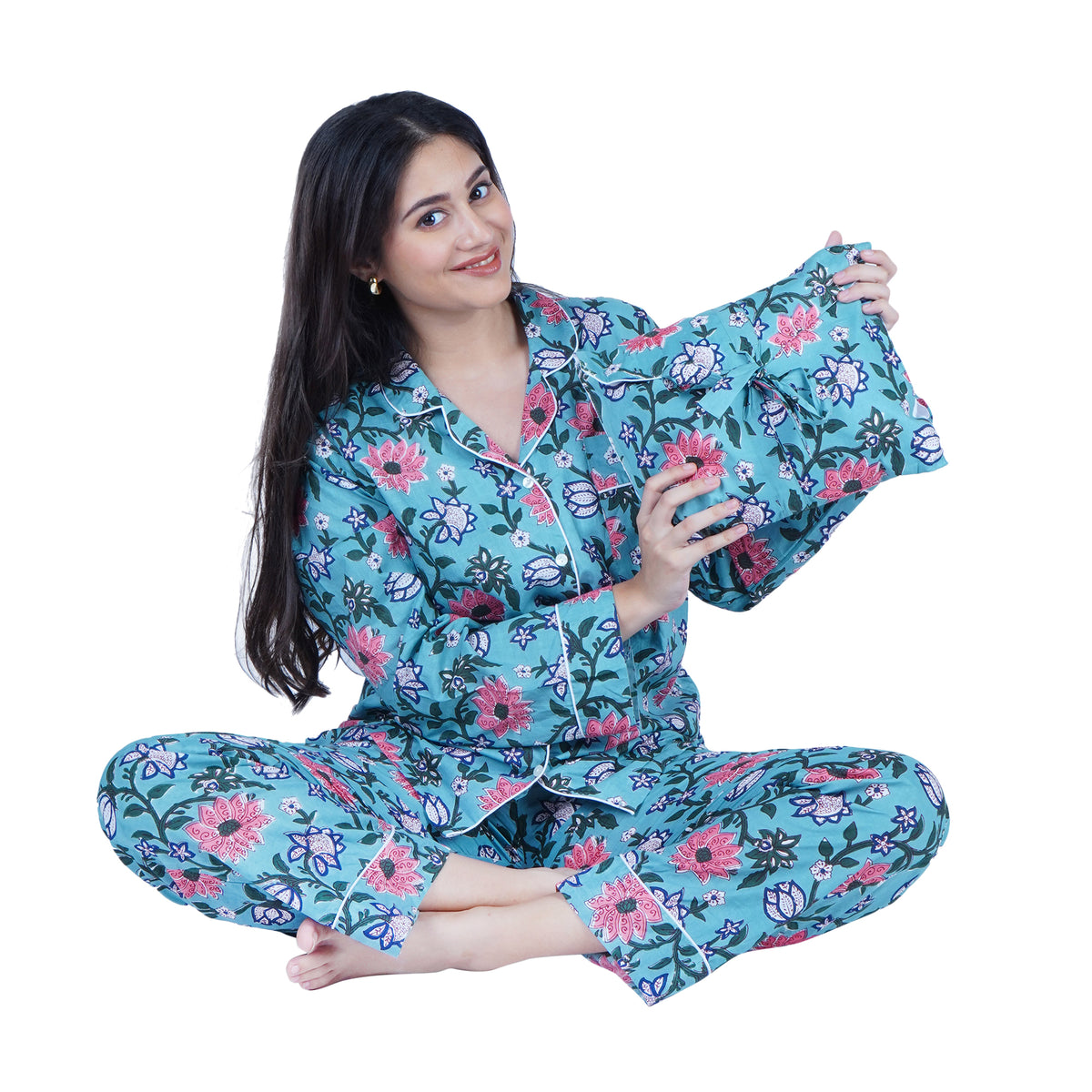 Langes bläulich-graues Pyjama-Set mit rosafarbenem Blumen-Blockdruck-Design