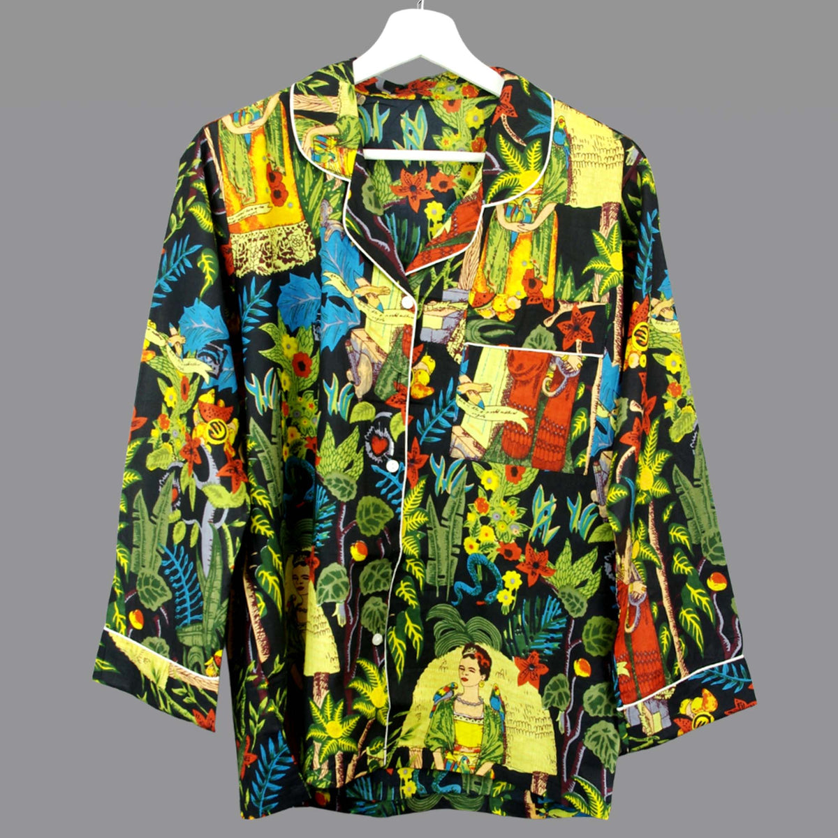 Langes bläulich-graues Pyjama-Set mit rosafarbenem Blumen-Blockdruck-Design