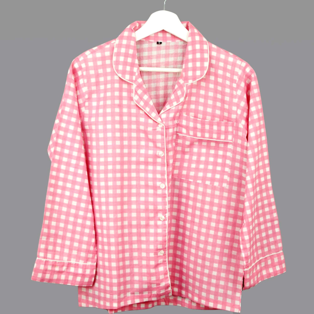 Langes bläulich-graues Pyjama-Set mit rosafarbenem Blumen-Blockdruck-Design