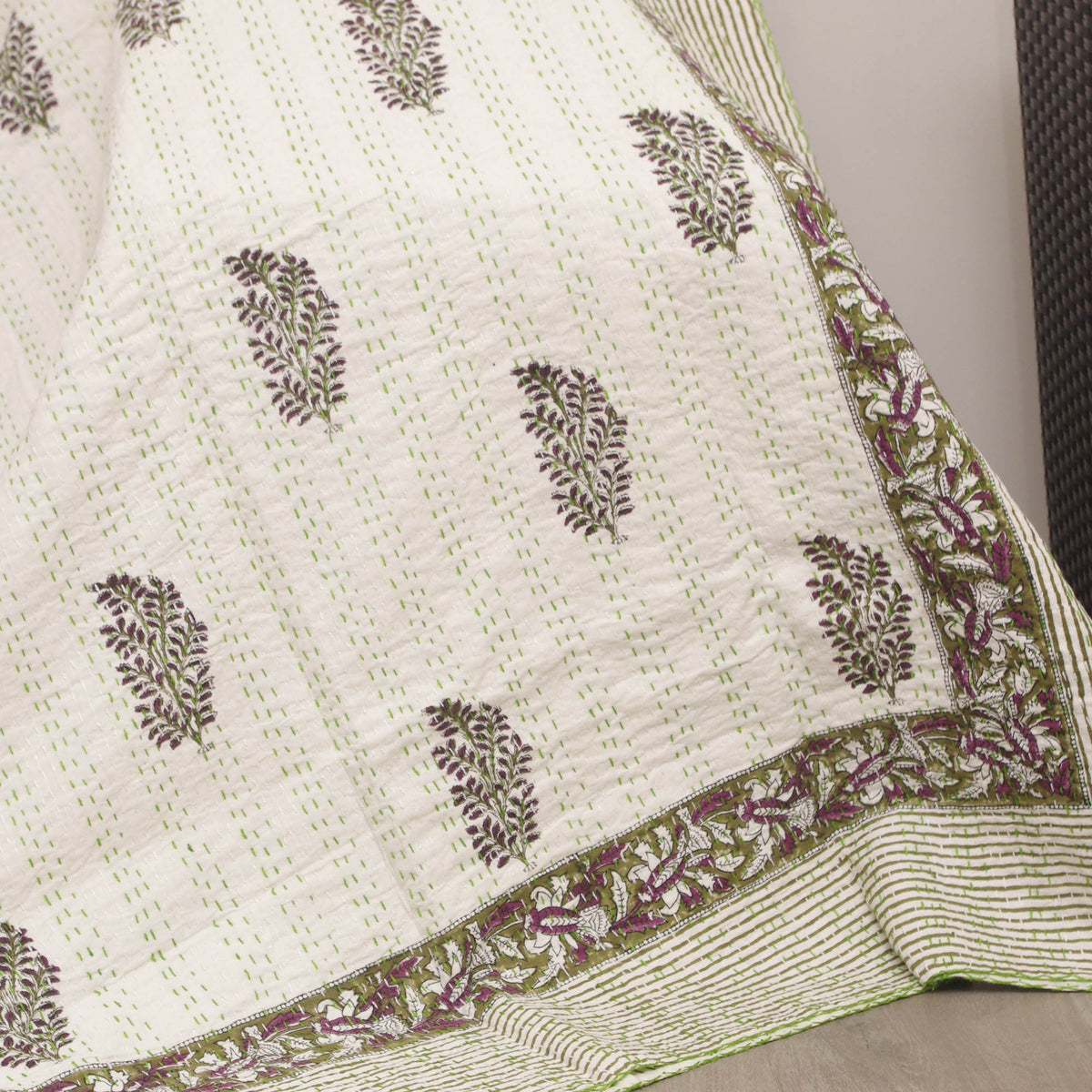 Tropischer Vogel Dunkelmarineblau Muster Baumwolle Queen Indian Boho Kantha Steppdecke, Tagesdecke KDQ57