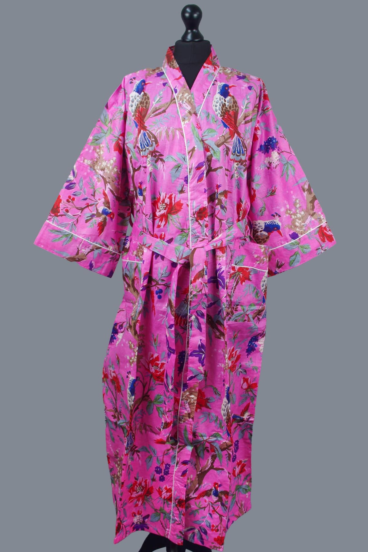 Rosafarbener Kimono-Morgenmantel aus Baumwolle mit tropischem Vogeldruck