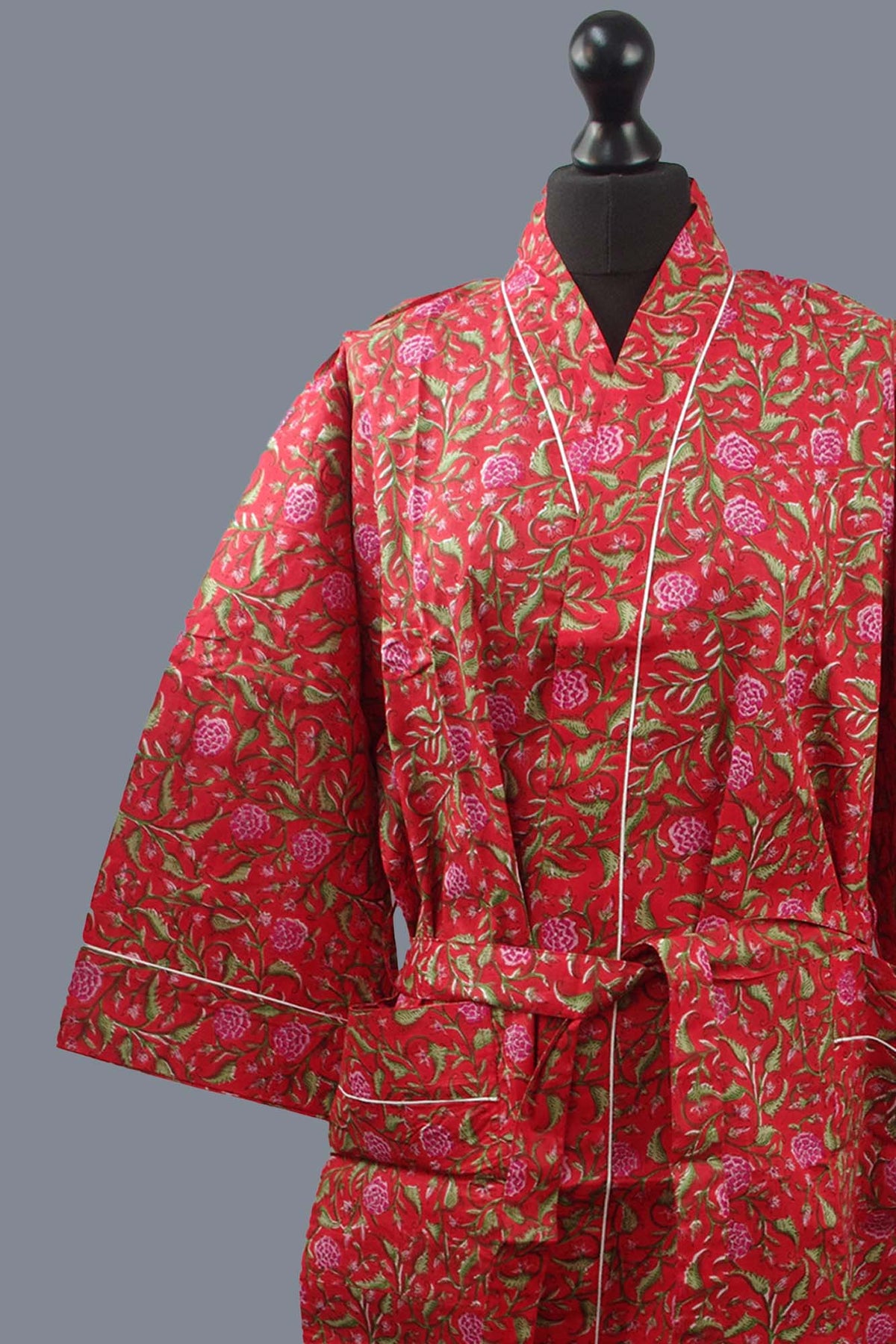 Animal Safari auf mintgrüner Basis Langer Kimono-Morgenmantel aus Baumwolle