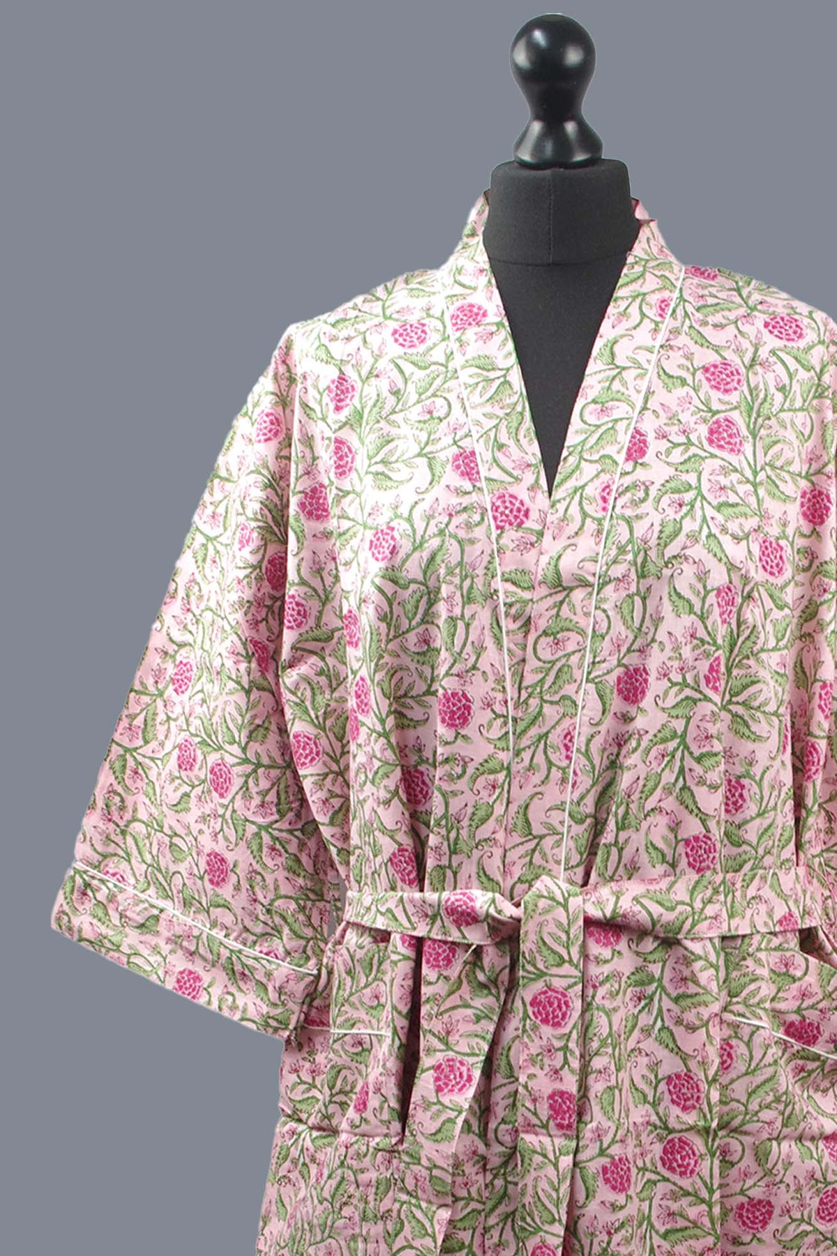 Animal Safari auf mintgrüner Basis Langer Kimono-Morgenmantel aus Baumwolle