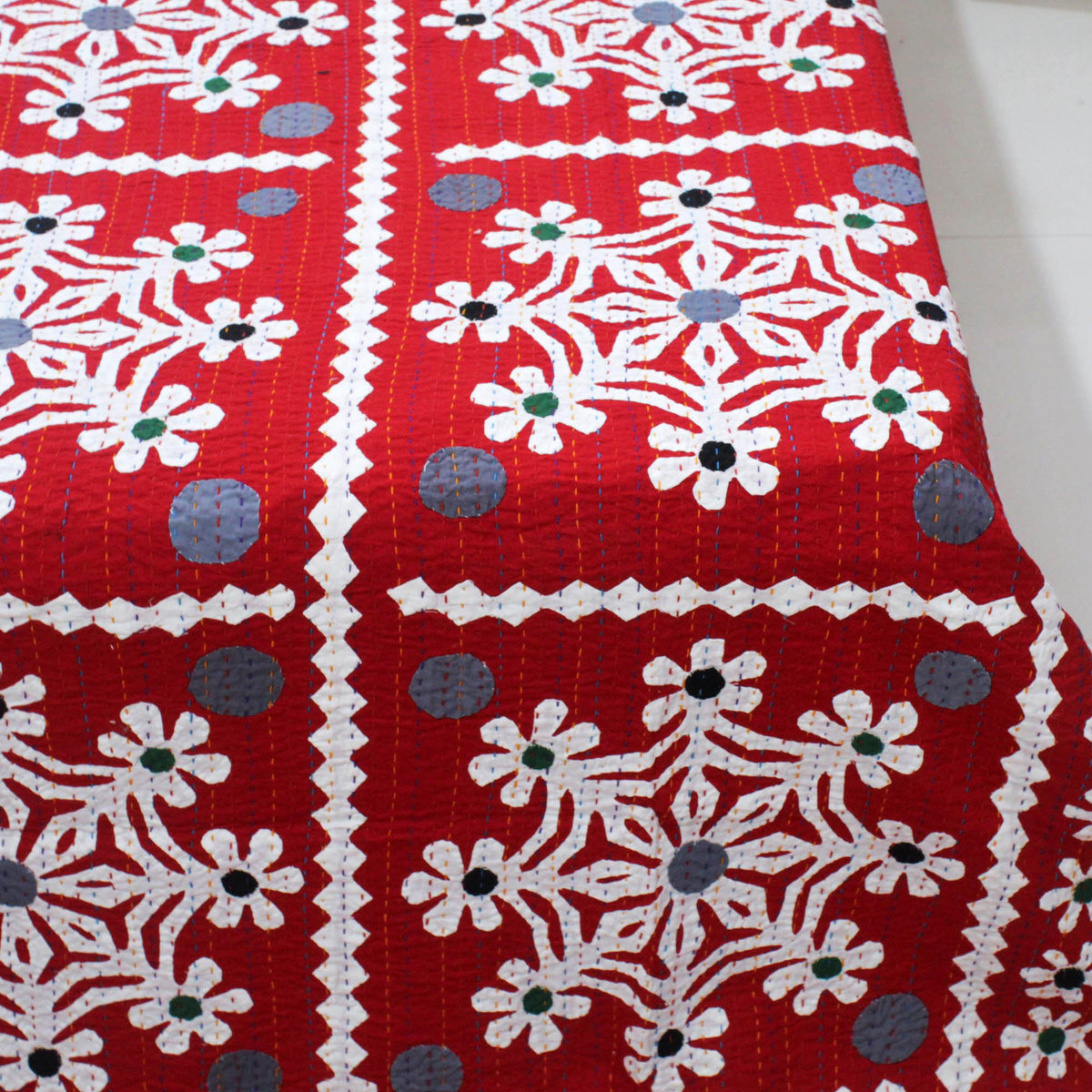 Rosa indische Applikation Cutwork Kantha Tagesdecke, Queen-Size-Bettdecke, böhmische Wende-Tagesdecke, handgefertigte böhmische bestickte Applikation