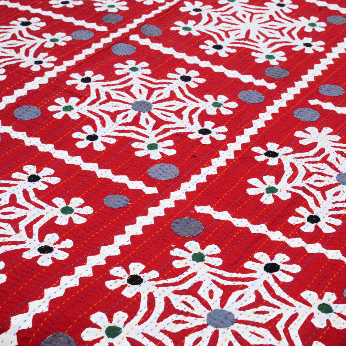 Rosa indische Applikation Cutwork Kantha Tagesdecke, Queen-Size-Bettdecke, böhmische Wende-Tagesdecke, handgefertigte böhmische bestickte Applikation