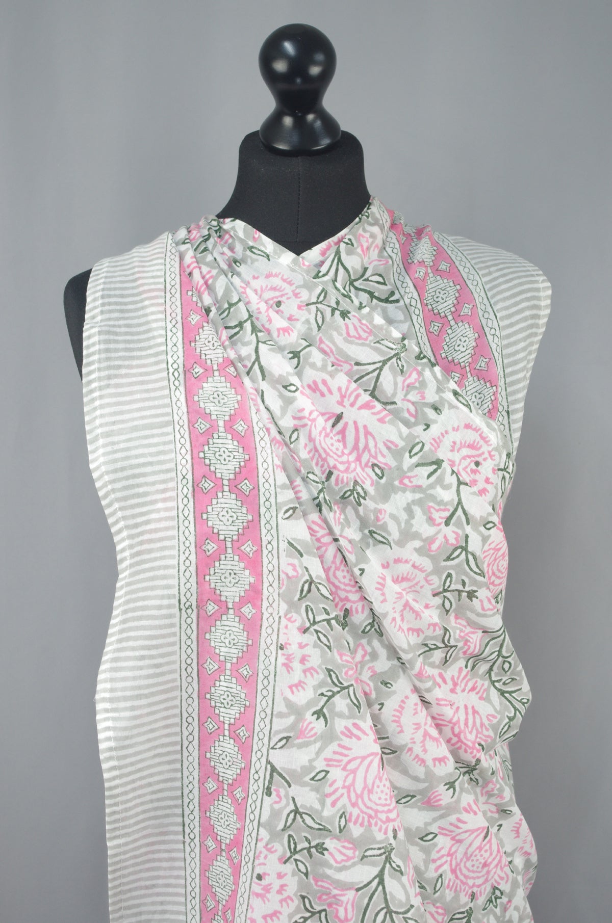 Strandüberwurf Sarong Pareo - Hellgraues Blumenmuster