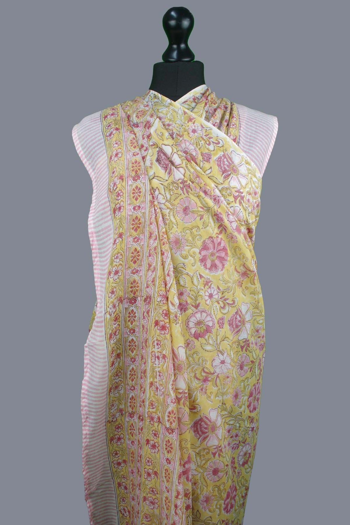Beach Coverup Sarong Pareo - Pastel Floral Jaal On Yellow