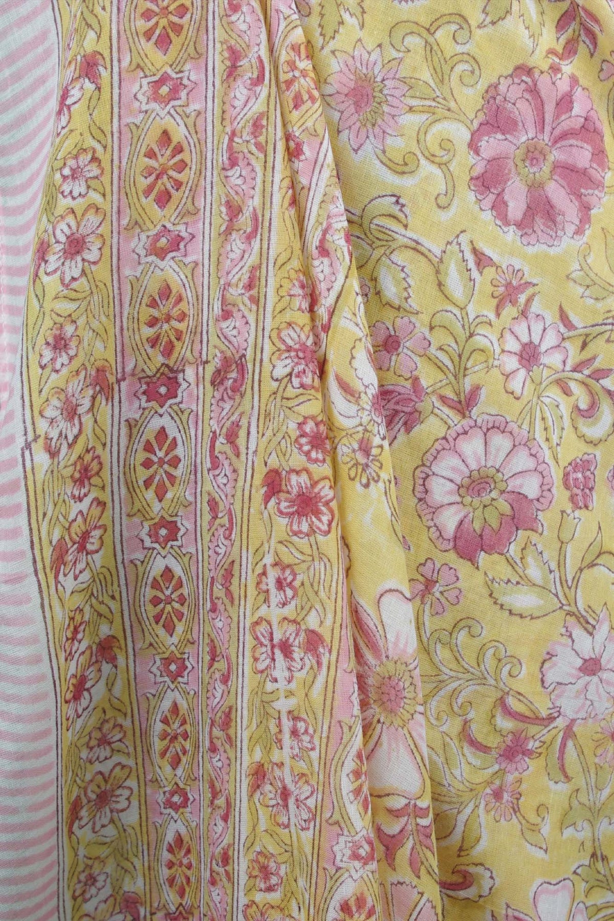 Beach Coverup Sarong Pareo - Pastel Floral Jaal On Yellow