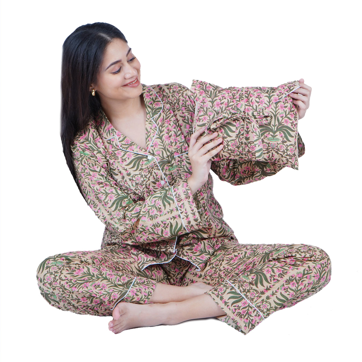 Langes bläulich-graues Pyjama-Set mit rosafarbenem Blumen-Blockdruck-Design