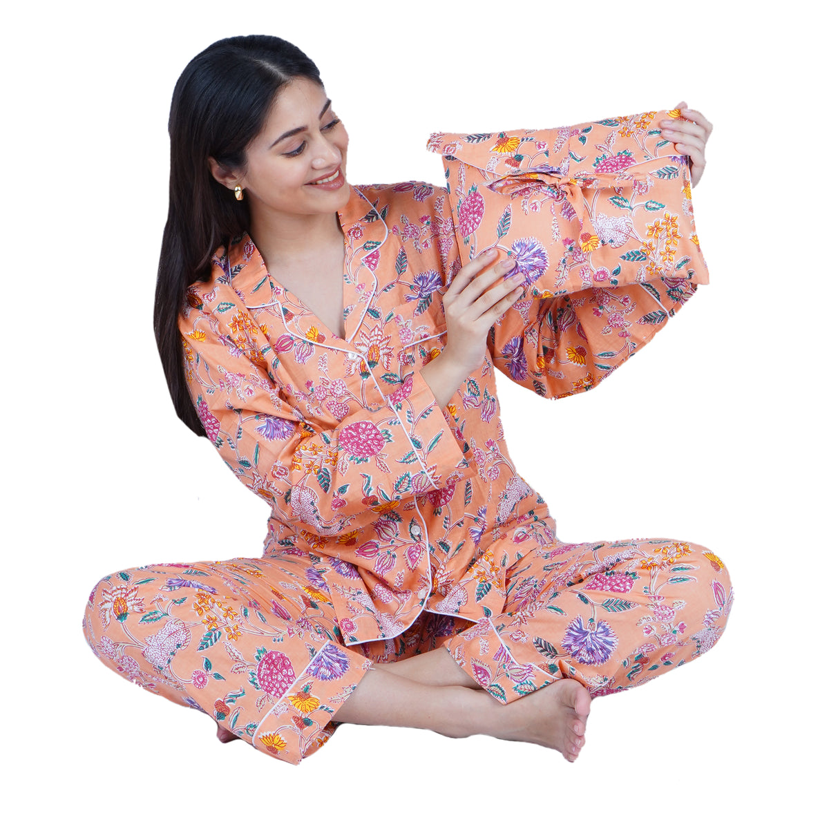 Langes bläulich-graues Pyjama-Set mit rosafarbenem Blumen-Blockdruck-Design