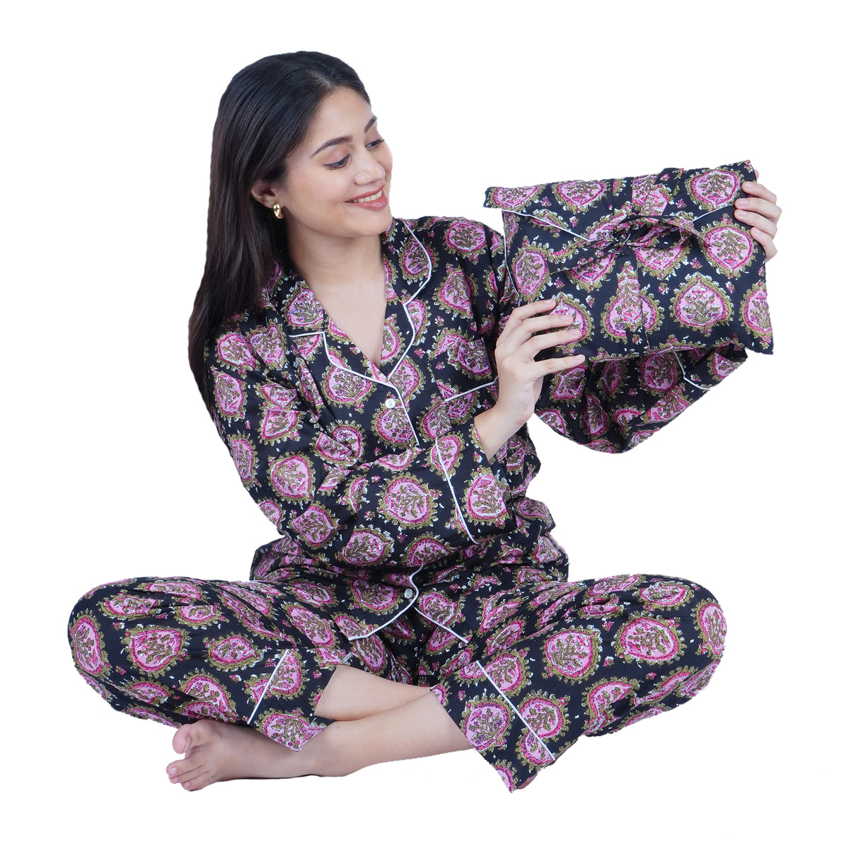 Langes bläulich-graues Pyjama-Set mit rosafarbenem Blumen-Blockdruck-Design