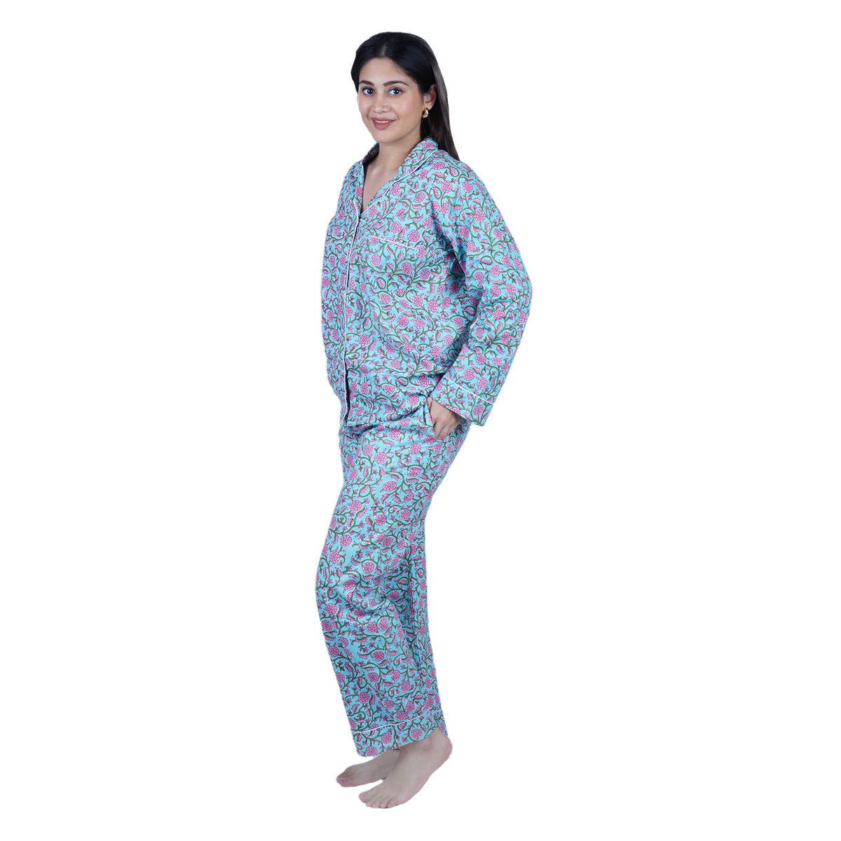 Langes bläulich-graues Pyjama-Set mit rosafarbenem Blumen-Blockdruck-Design