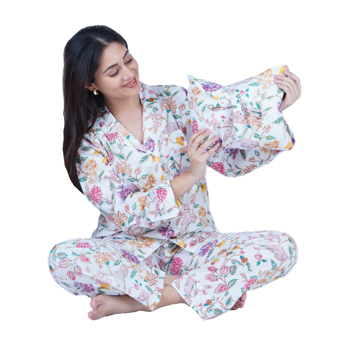 Langes bläulich-graues Pyjama-Set mit rosafarbenem Blumen-Blockdruck-Design