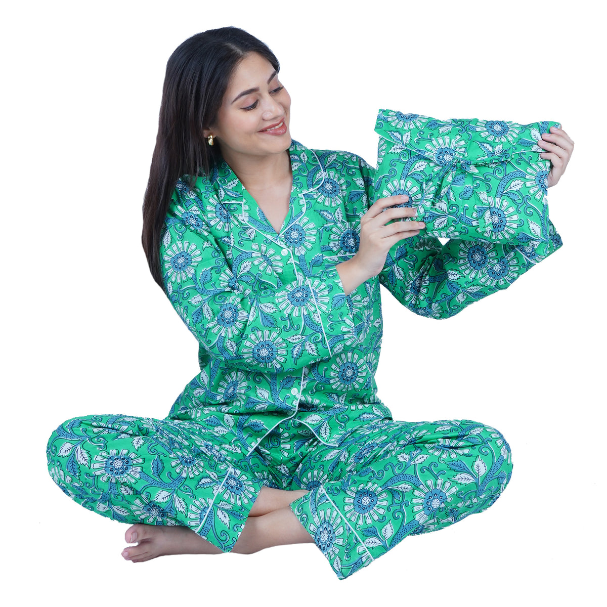 Langes bläulich-graues Pyjama-Set mit rosafarbenem Blumen-Blockdruck-Design