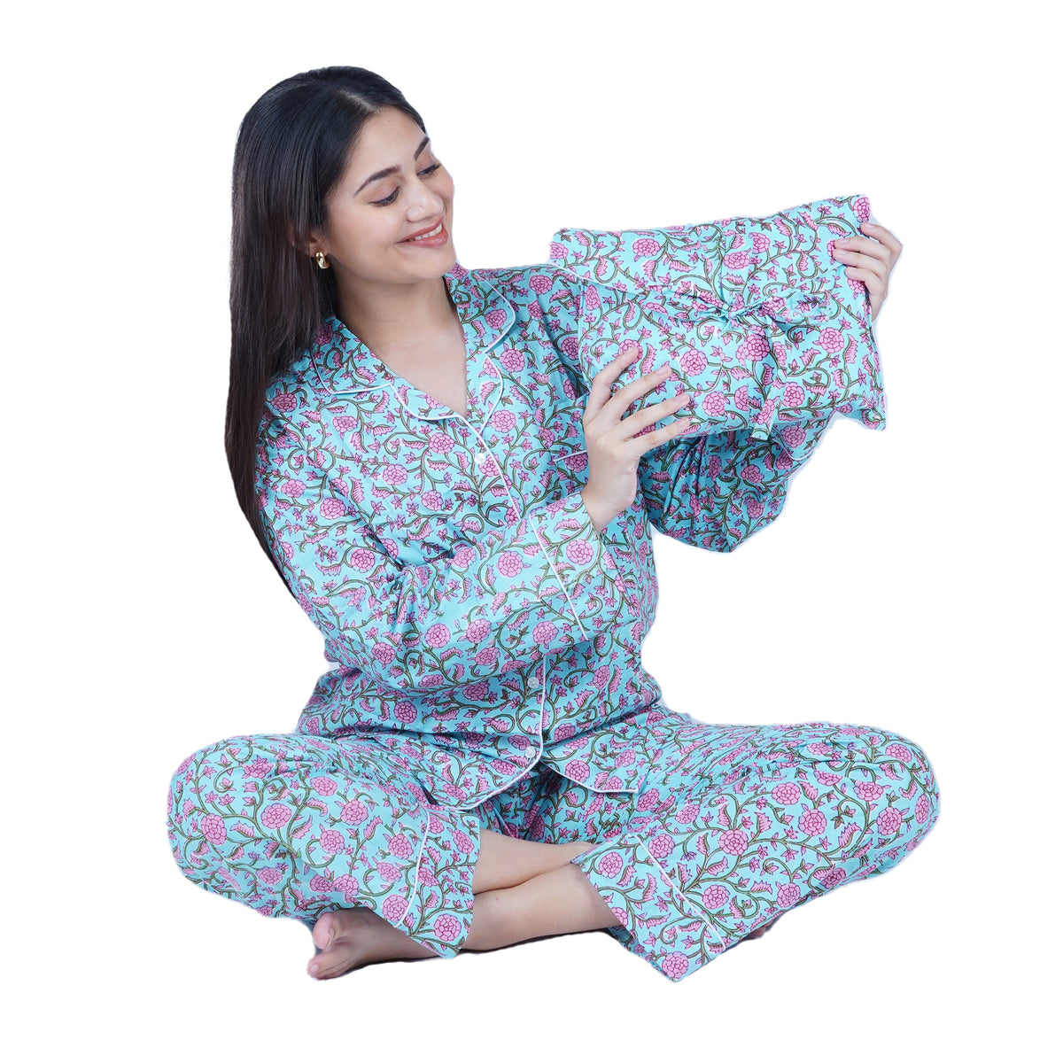 Langes bläulich-graues Pyjama-Set mit rosafarbenem Blumen-Blockdruck-Design