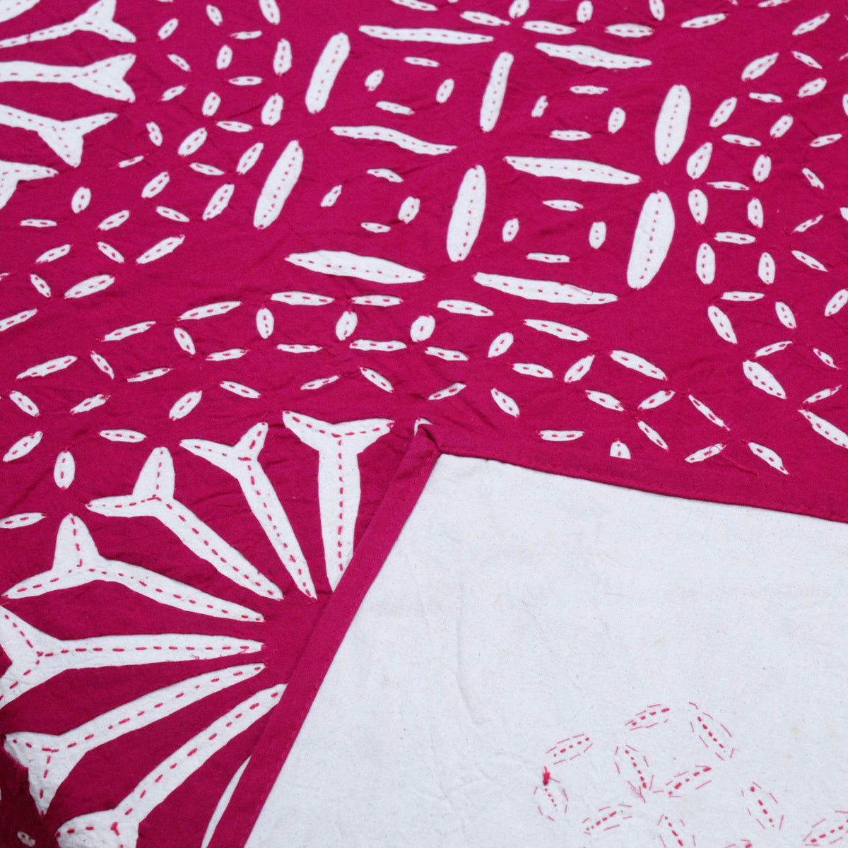 Rosa indische Applikation Cutwork Kantha Tagesdecke, Queen-Size-Bettdecke, böhmische Wende-Tagesdecke, handgefertigte böhmische bestickte Applikation