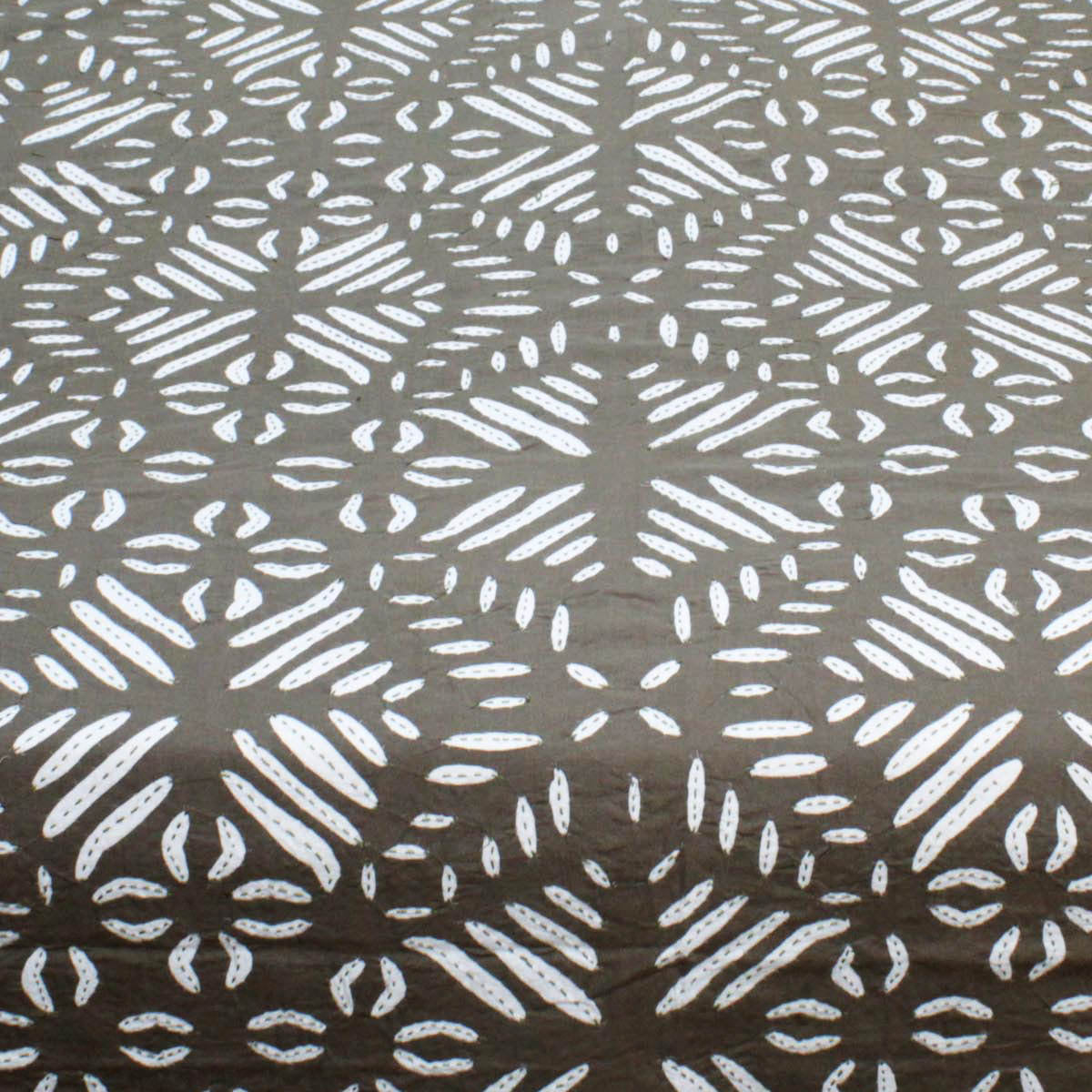 Indische Applikation Cutwork Kantha Tagesdecke, Queen-Size-Bettdecke, böhmische Wende-Tagesdecke, handgefertigte böhmische bestickte Applikation