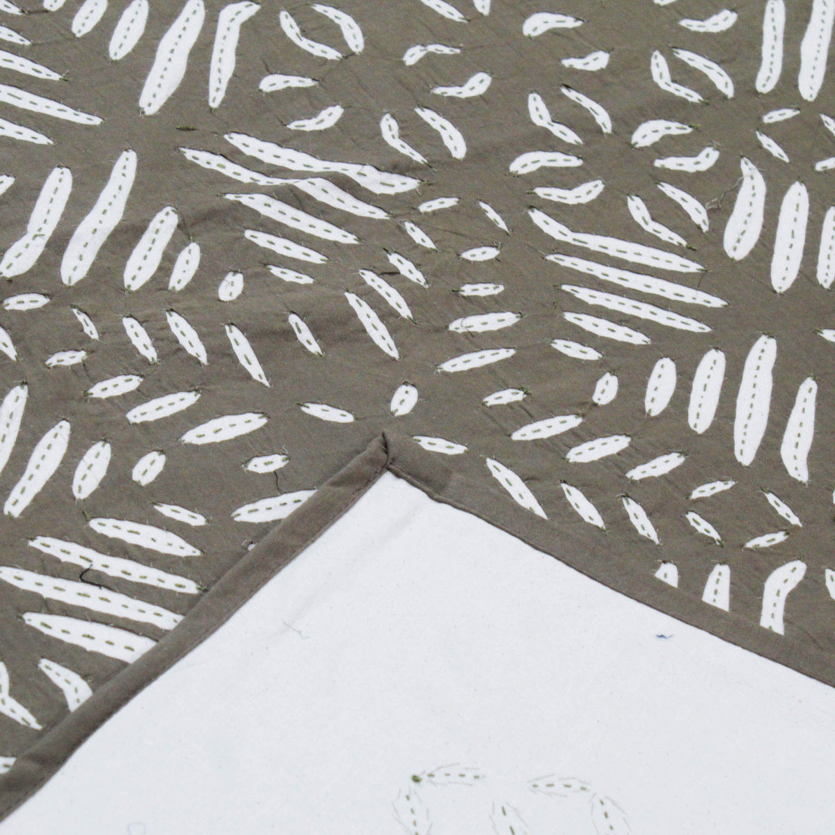 Indische Applikation Cutwork Kantha Tagesdecke, Queen-Size-Bettdecke, böhmische Wende-Tagesdecke, handgefertigte böhmische bestickte Applikation
