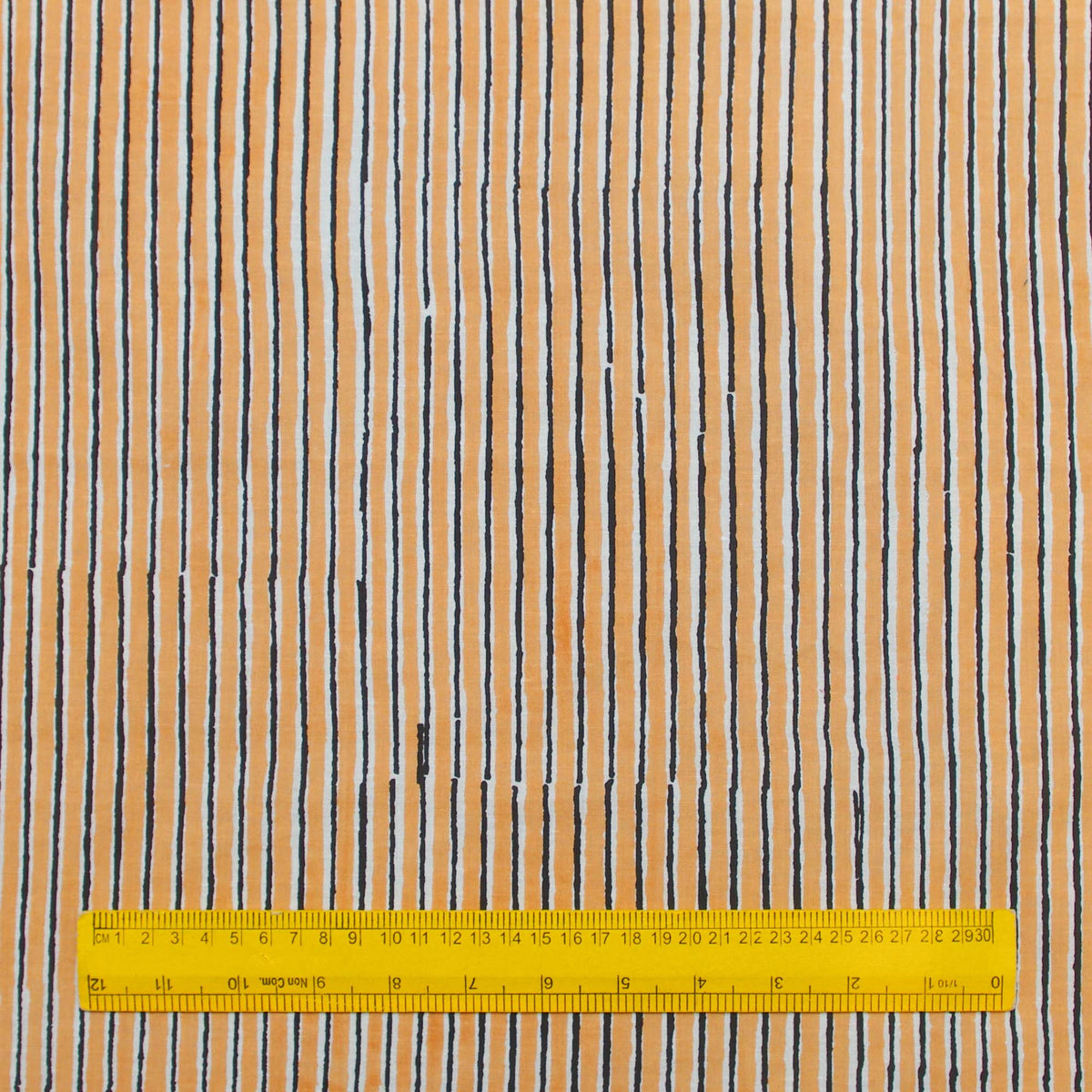 Beige-schwarz gestreifter handblockbedruckter Baumwollstoff Design 315