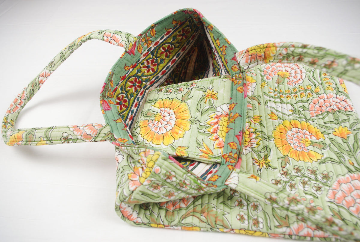 Gesteppte Einkaufstasche aus Baumwolle mit Handblockdruck - Marigold Floral On Pista Green