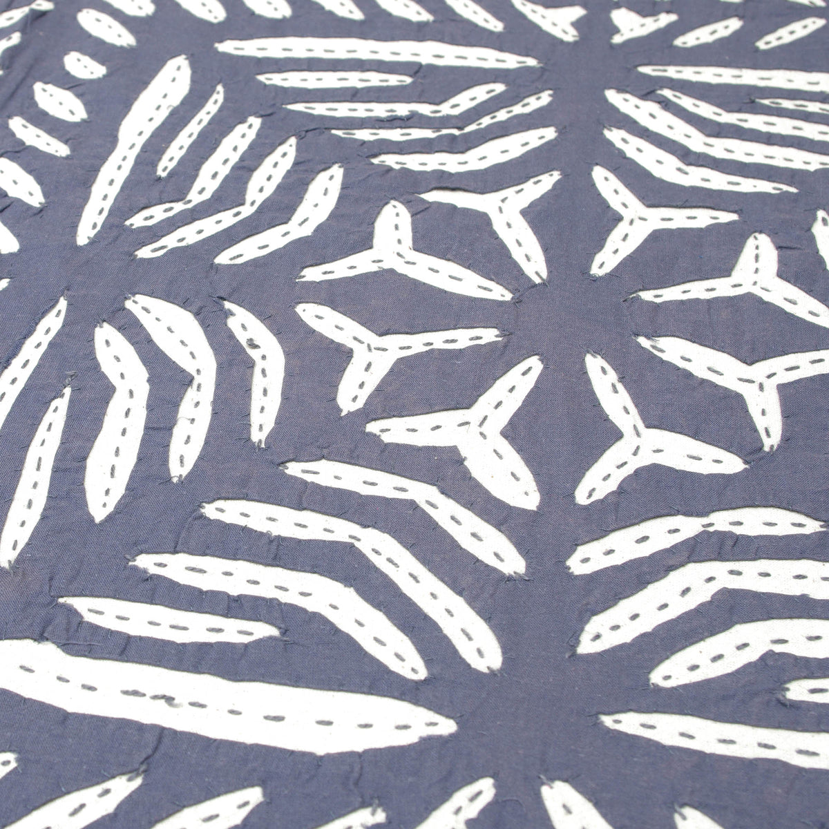 Indische Bettdecke aus grauer Applikation Cutwork Baumwolle Bettlaken
