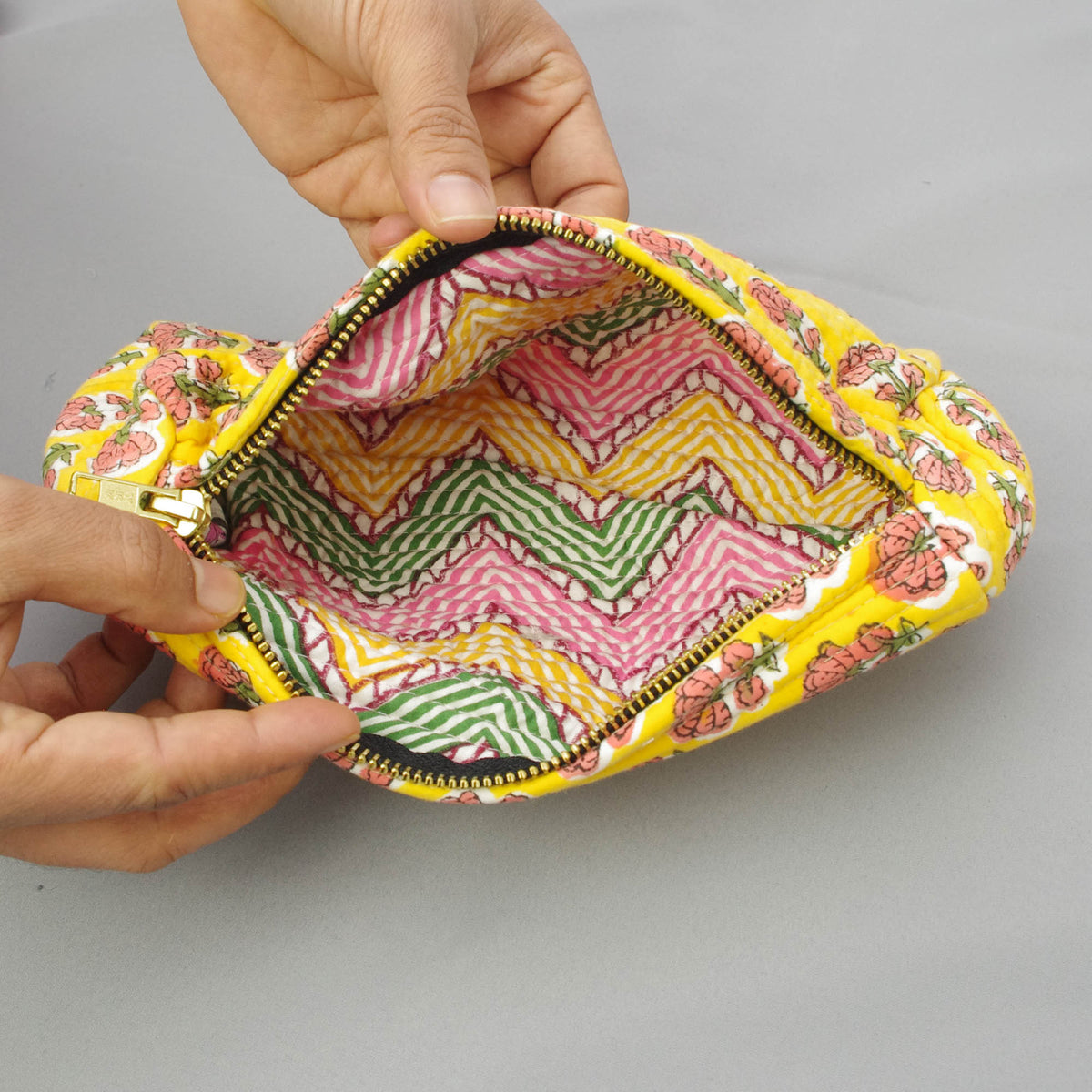 Make-up-Etui oder Federmäppchen mit Blockdruck - Gelbes Blumenmuster