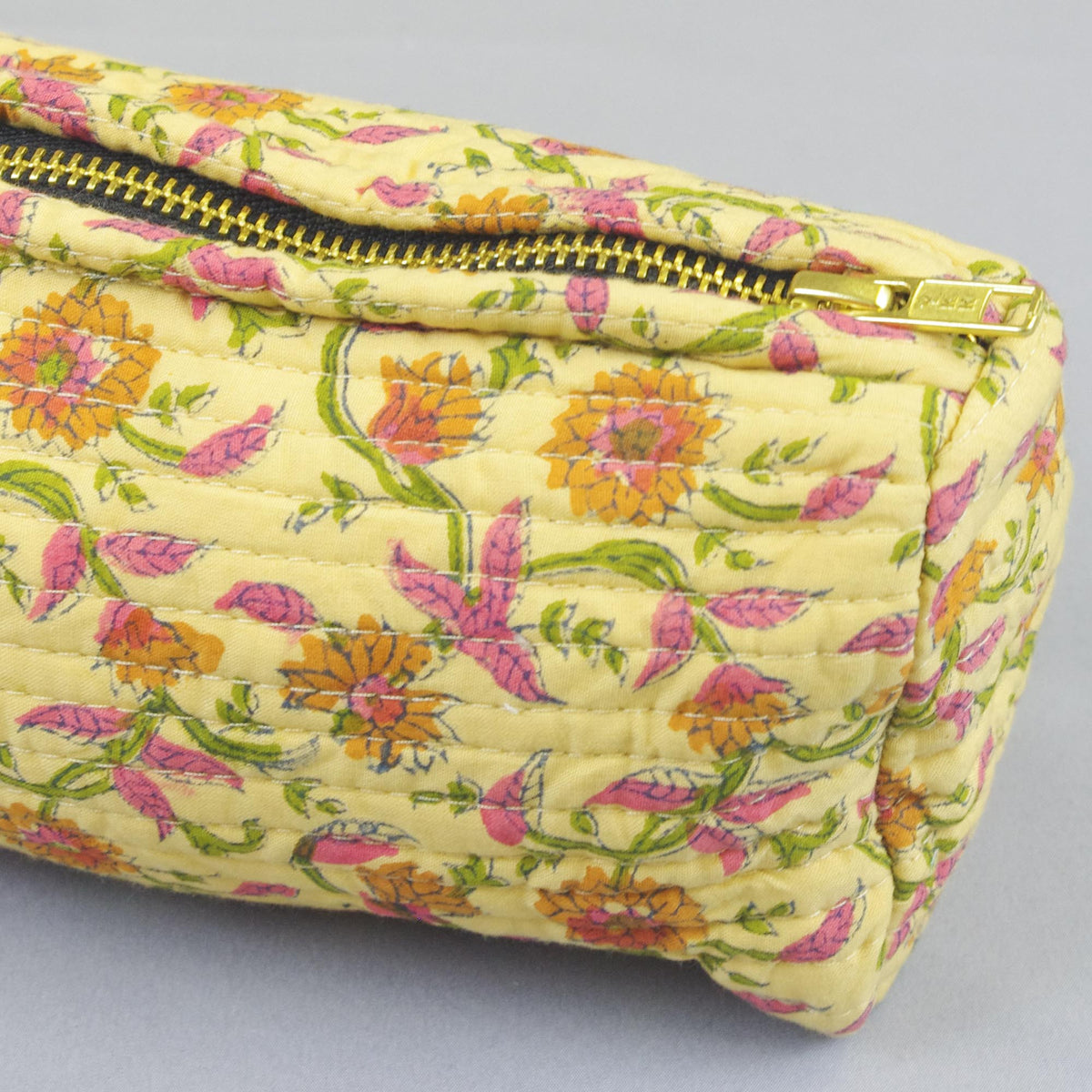 Make-up-Etui oder Federmäppchen mit Blockdruck – Beige mit Blumenmuster