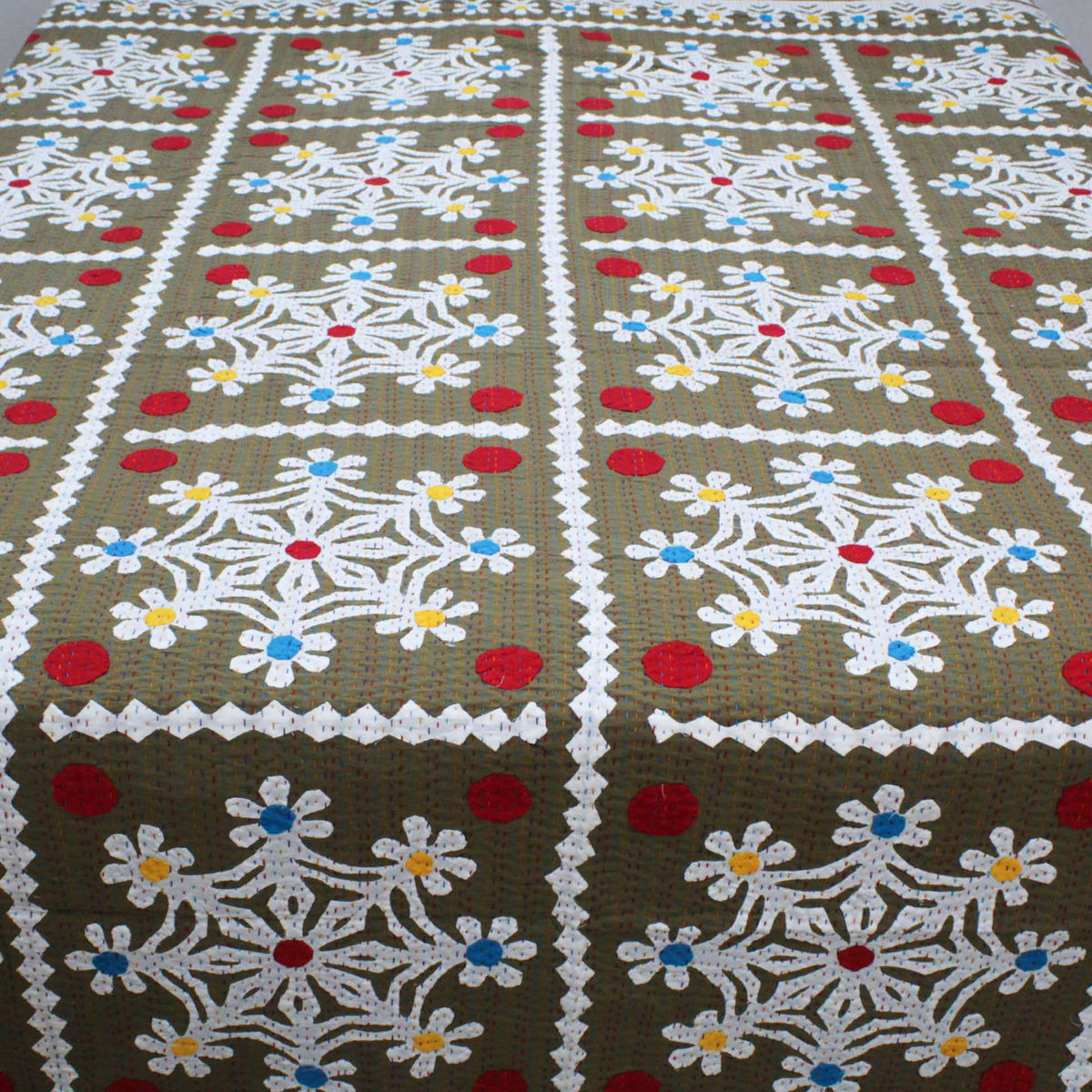 Beige & White Snowflake Indian Applique Cutwork Kantha Embroidered Bedspread,Queen Size