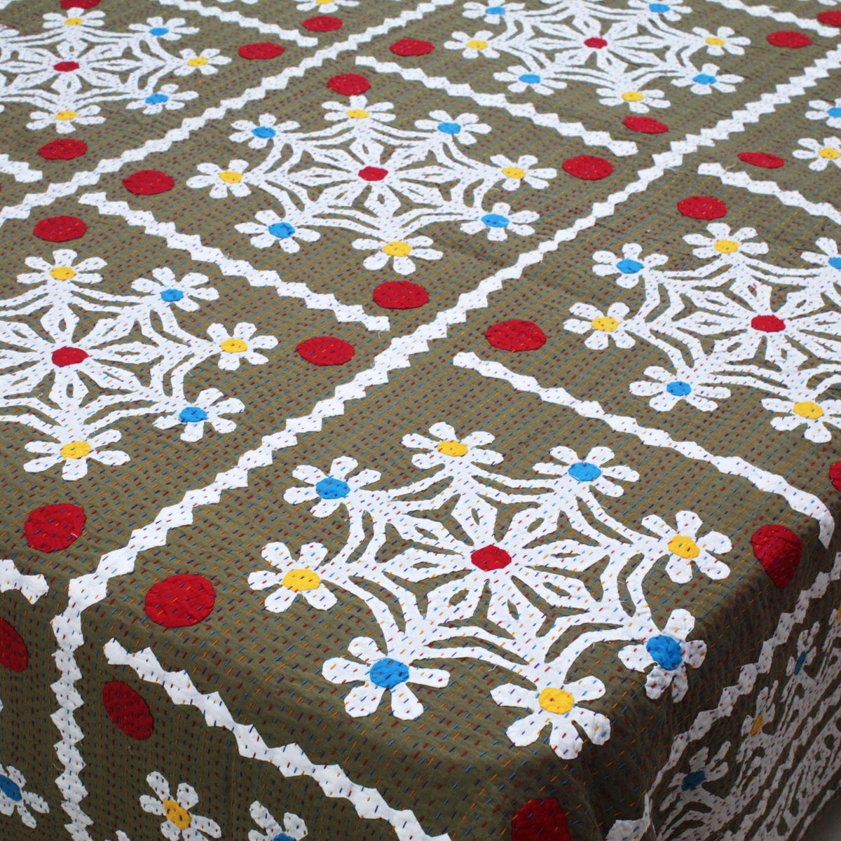 Beige & White Snowflake Indian Applique Cutwork Kantha Embroidered Bedspread,Queen Size