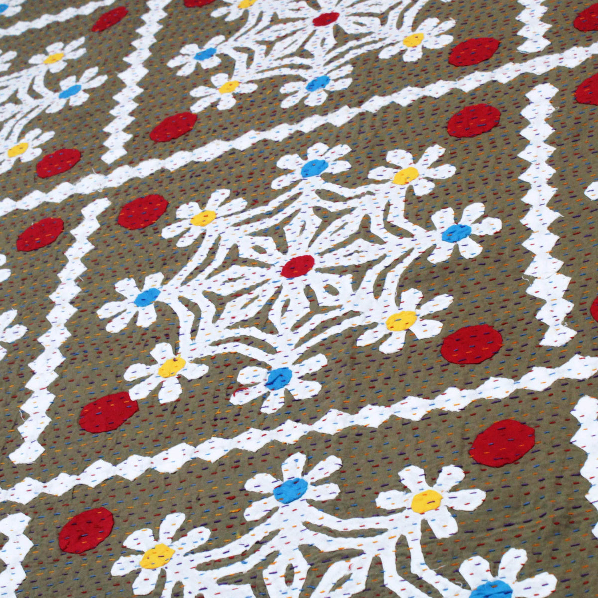Beige & White Snowflake Indian Applique Cutwork Kantha Embroidered Bedspread,Queen Size
