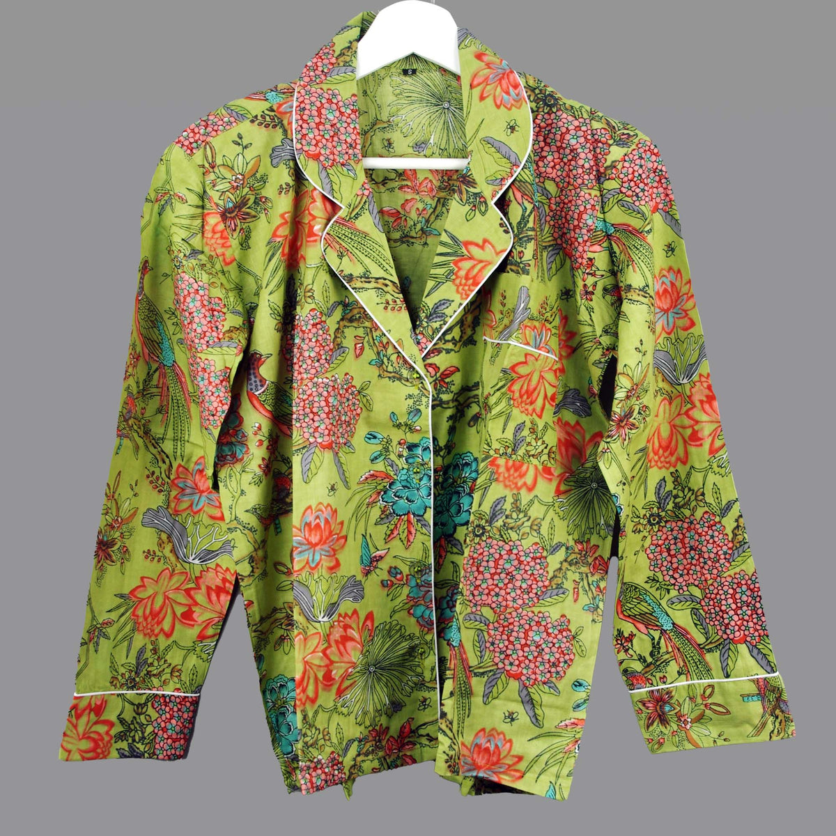 Langes bläulich-graues Pyjama-Set mit rosafarbenem Blumen-Blockdruck-Design