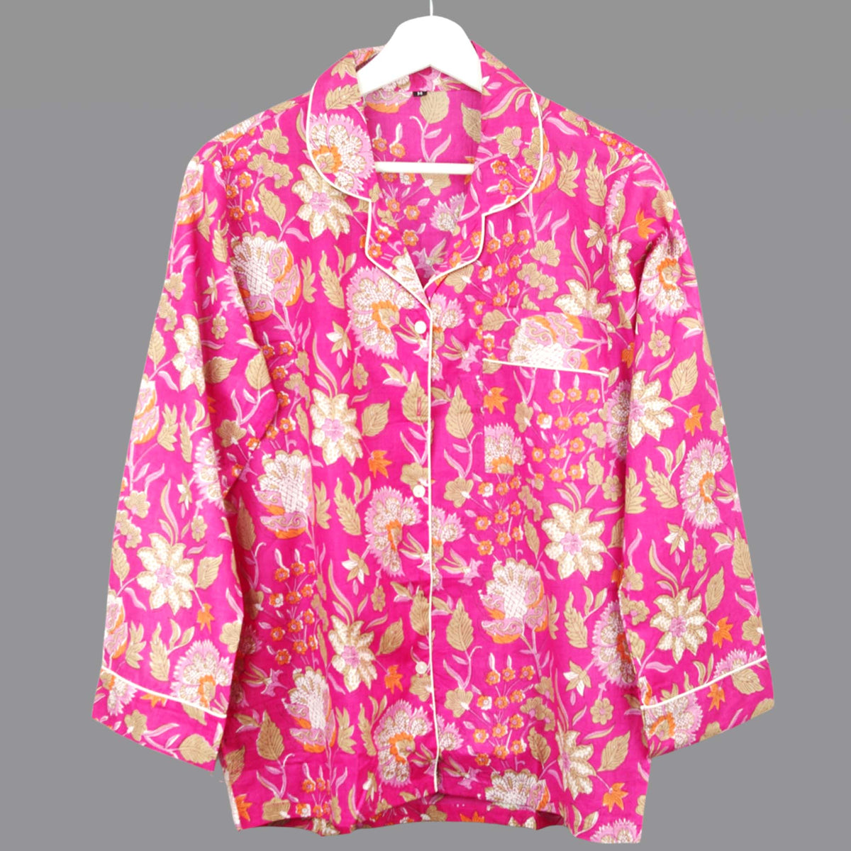 Langes bläulich-graues Pyjama-Set mit rosafarbenem Blumen-Blockdruck-Design