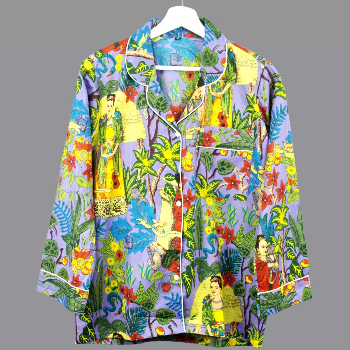 Langes bläulich-graues Pyjama-Set mit rosafarbenem Blumen-Blockdruck-Design