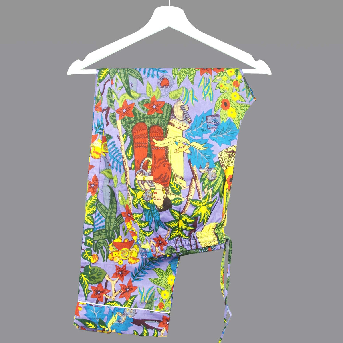 Langes bläulich-graues Pyjama-Set mit rosafarbenem Blumen-Blockdruck-Design