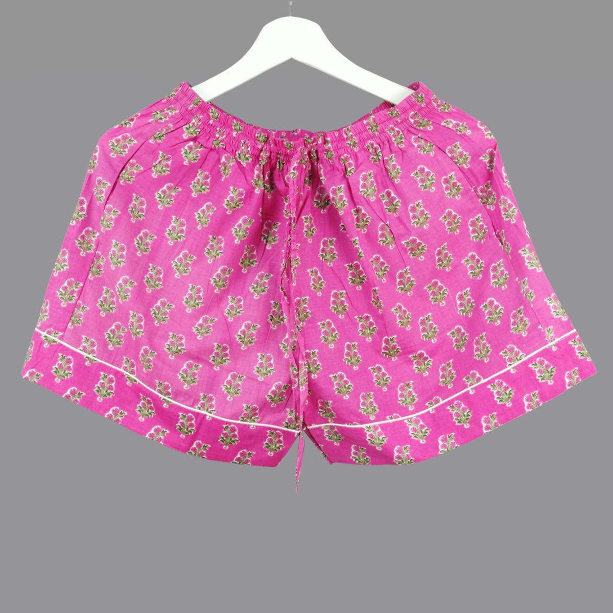 Langes bläulich-graues Pyjama-Set mit rosafarbenem Blumen-Blockdruck-Design