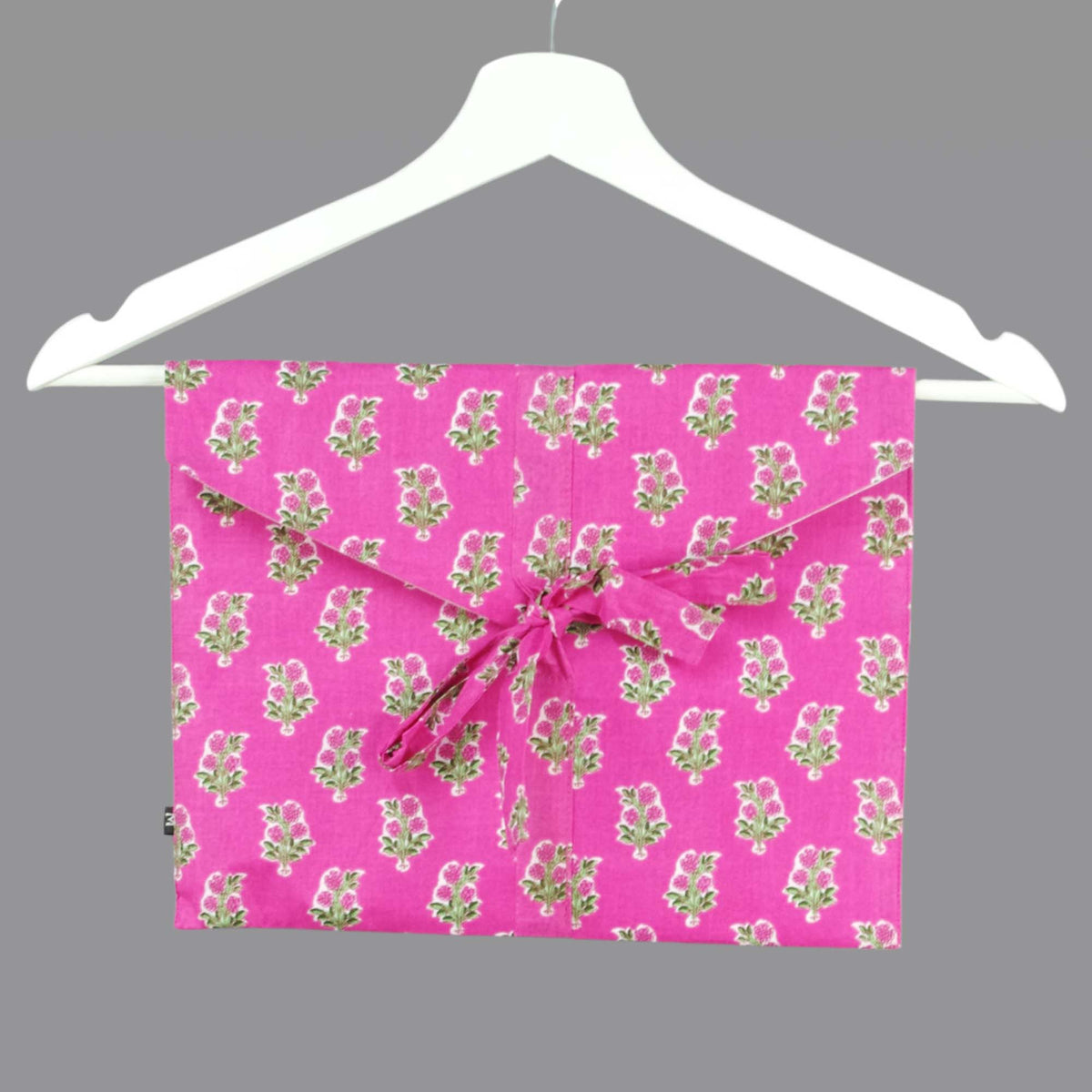 Langes bläulich-graues Pyjama-Set mit rosafarbenem Blumen-Blockdruck-Design