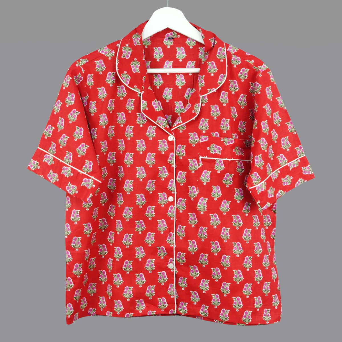 Langes bläulich-graues Pyjama-Set mit rosafarbenem Blumen-Blockdruck-Design