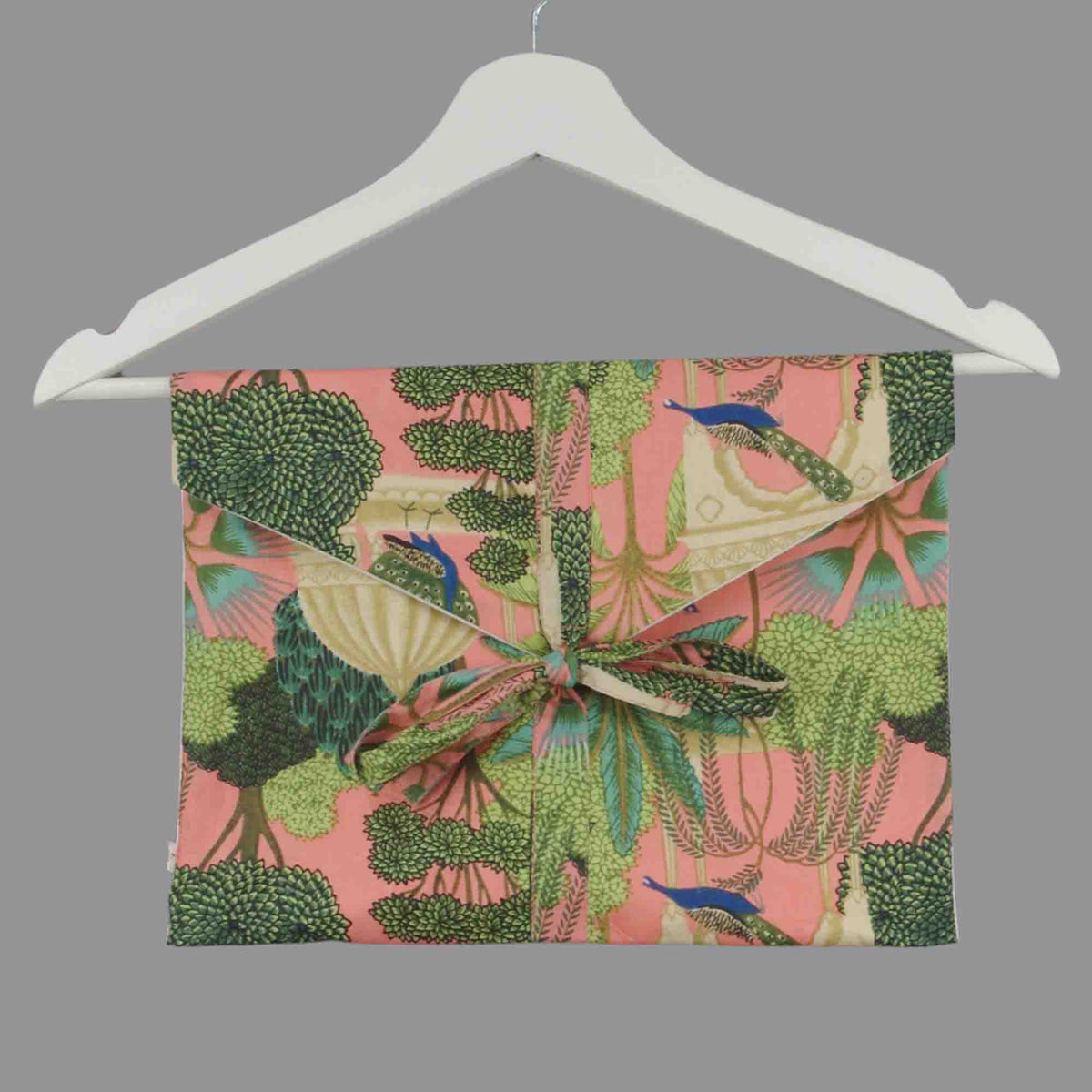 Langes bläulich-graues Pyjama-Set mit rosafarbenem Blumen-Blockdruck-Design