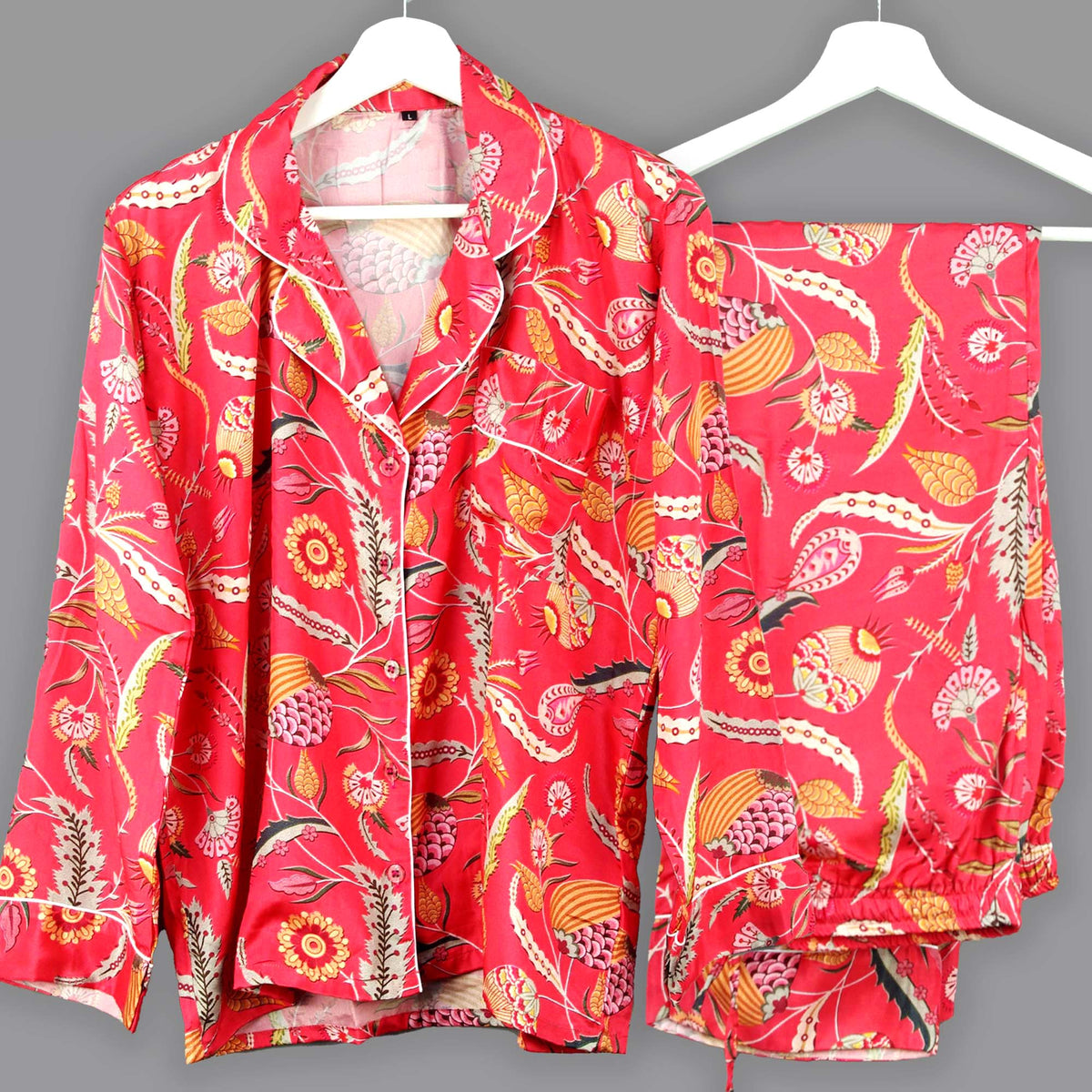 Langes bläulich-graues Pyjama-Set mit rosafarbenem Blumen-Blockdruck-Design