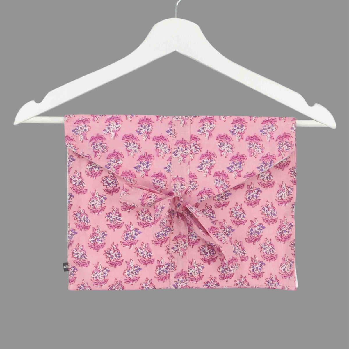 Langes bläulich-graues Pyjama-Set mit rosafarbenem Blumen-Blockdruck-Design