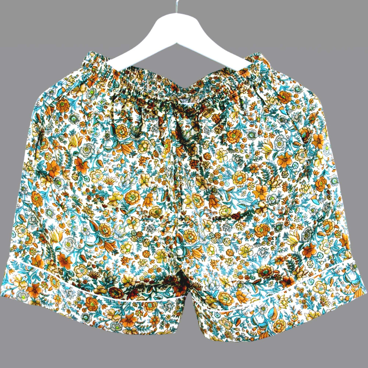 Langes bläulich-graues Pyjama-Set mit rosafarbenem Blumen-Blockdruck-Design