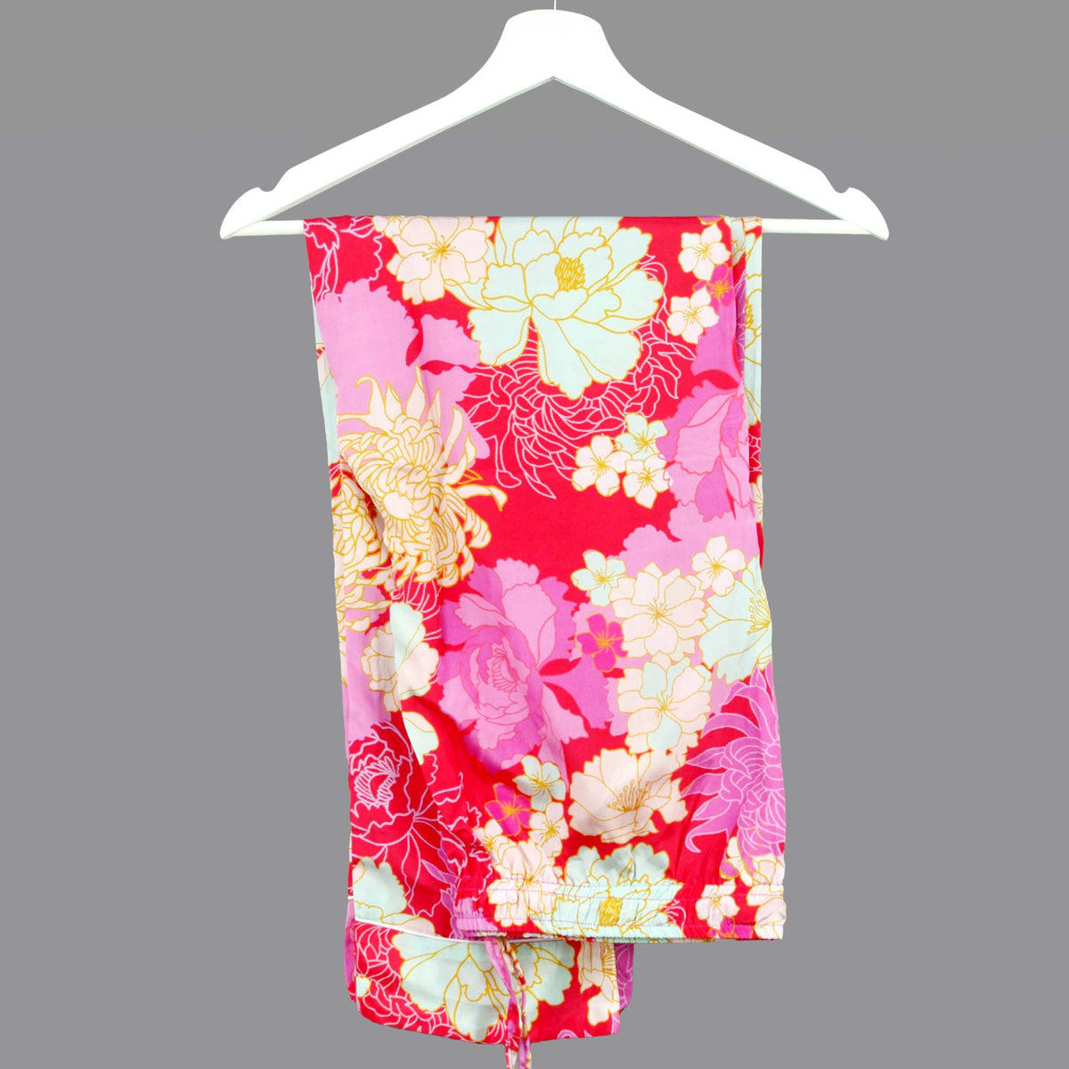 Langes bläulich-graues Pyjama-Set mit rosafarbenem Blumen-Blockdruck-Design