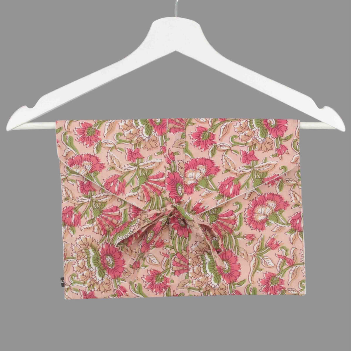 Langes bläulich-graues Pyjama-Set mit rosafarbenem Blumen-Blockdruck-Design