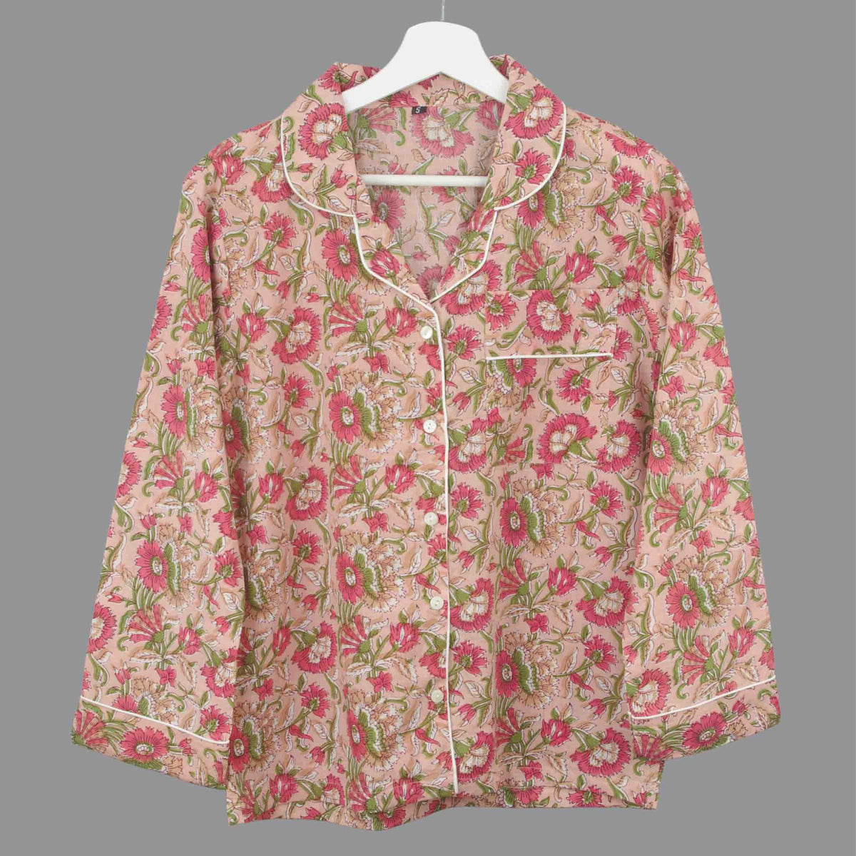 Langes bläulich-graues Pyjama-Set mit rosafarbenem Blumen-Blockdruck-Design