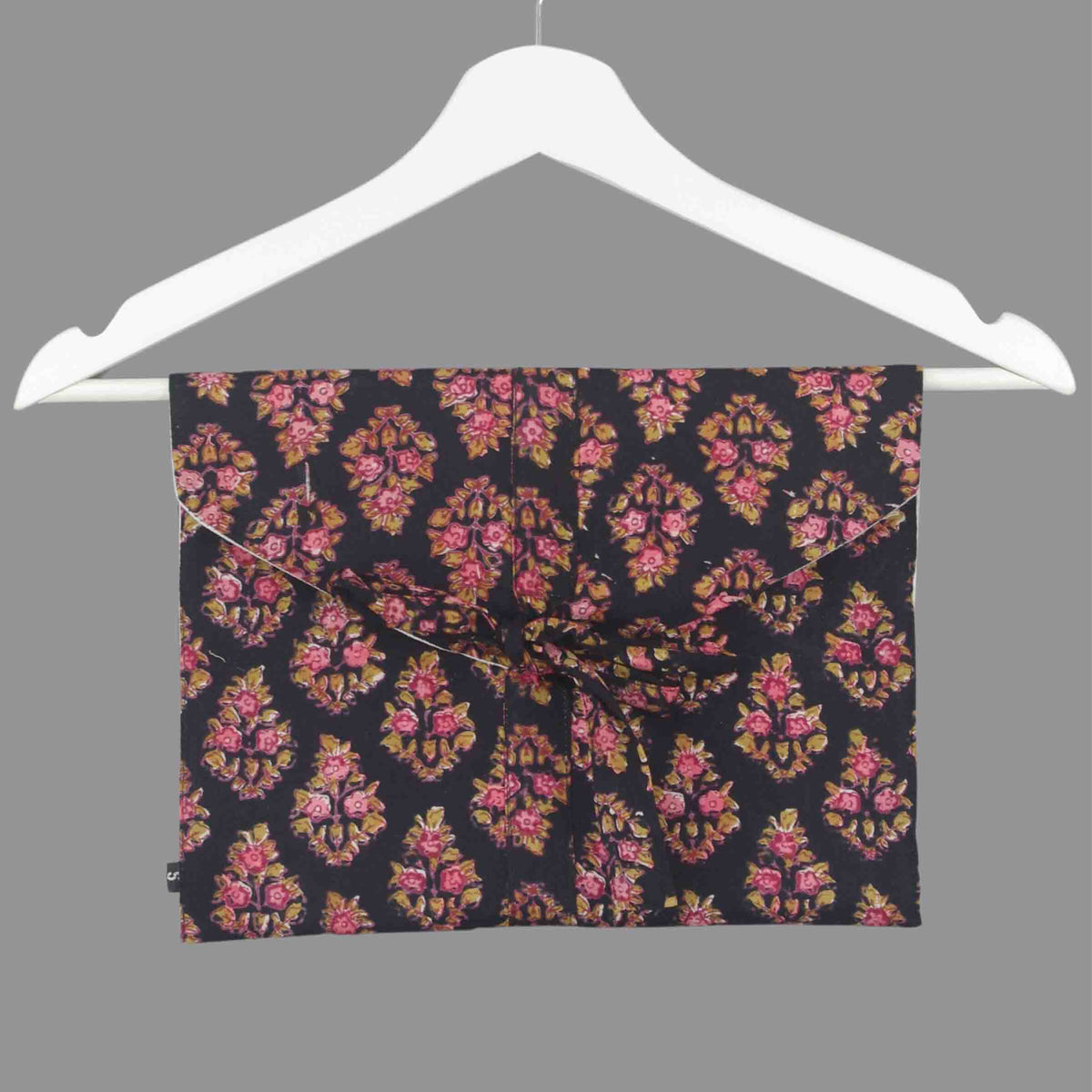 Langes bläulich-graues Pyjama-Set mit rosafarbenem Blumen-Blockdruck-Design