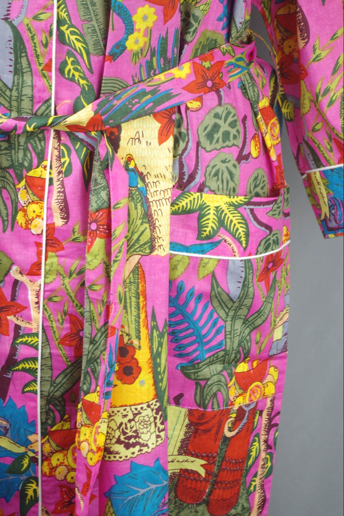 Schwarzer Frida Kahlo Kimono-Bademantel aus Baumwolle mit Blumendruck