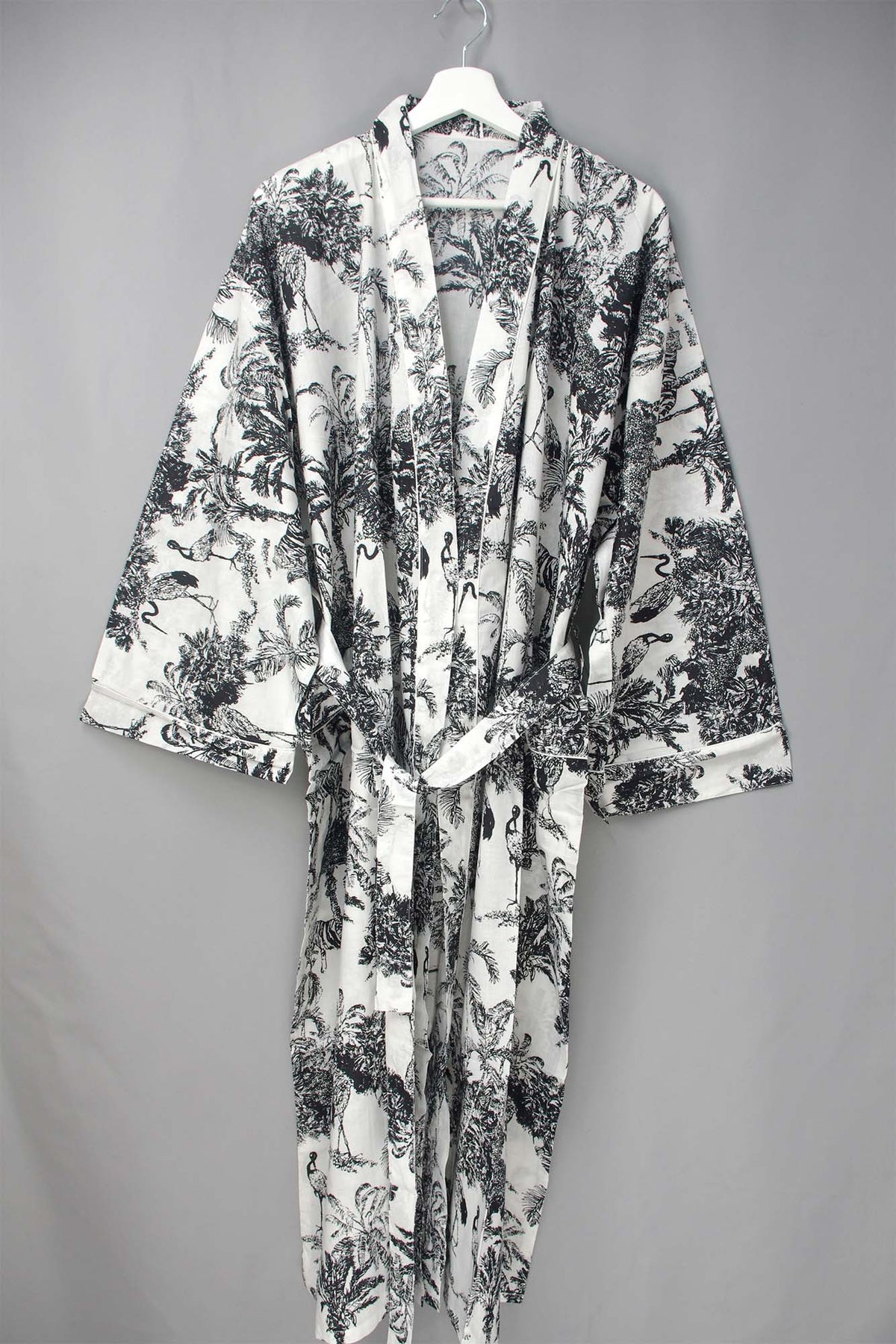 Schwarzer Frida Kahlo Kimono-Bademantel aus Baumwolle mit Blumendruck