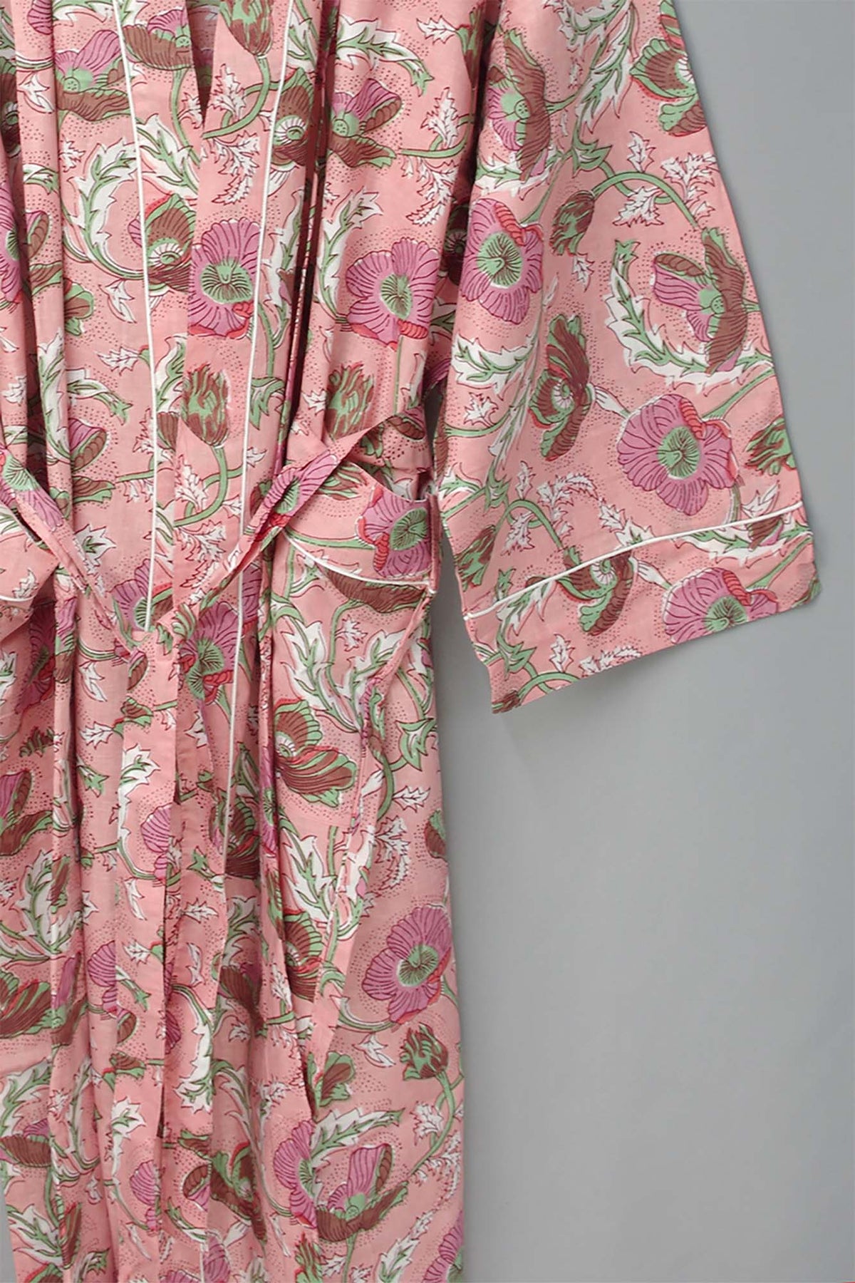 Schwarzer Frida Kahlo Kimono-Bademantel aus Baumwolle mit Blumendruck