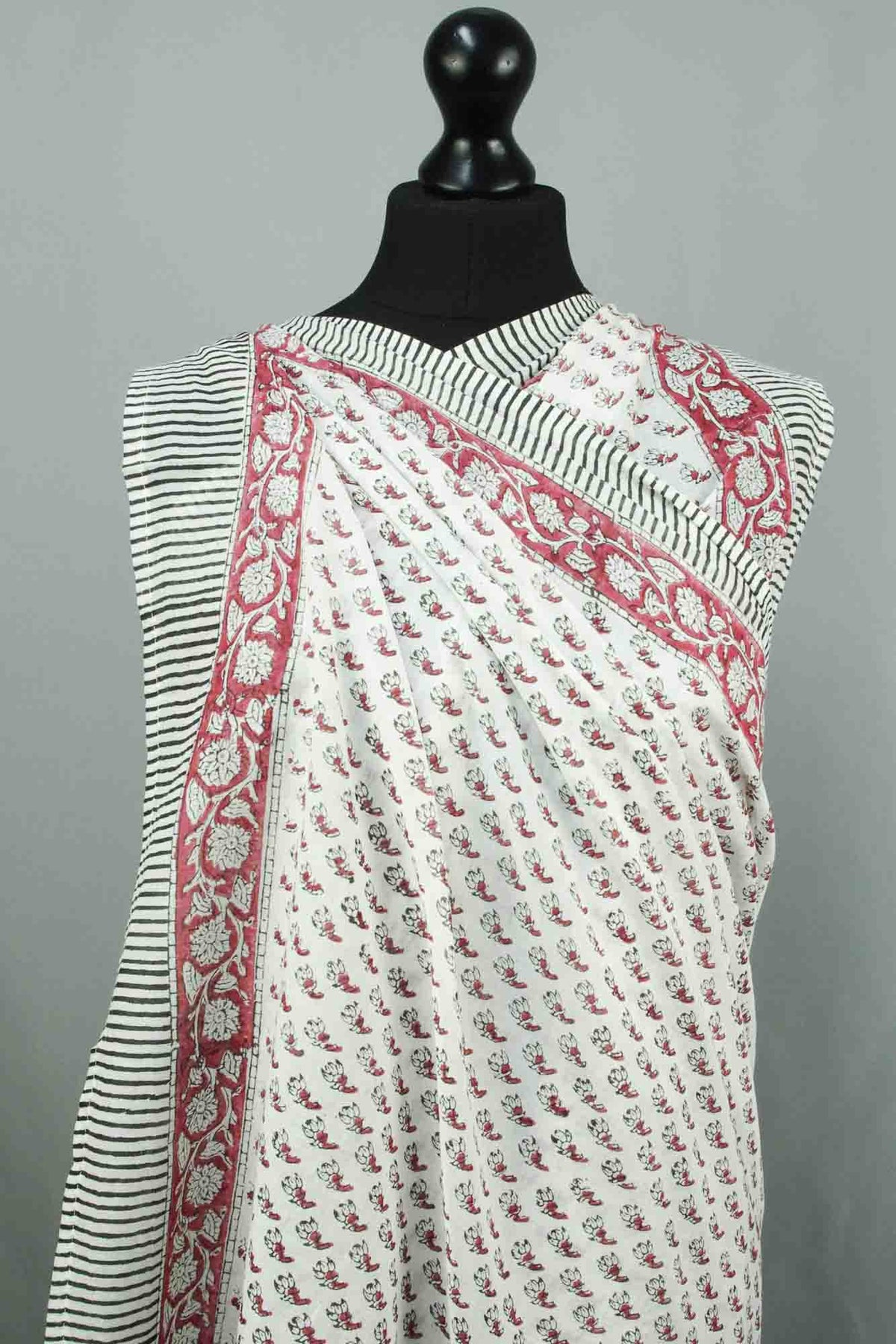 Beach Coverup Sarong Pareo - White Floral Buti