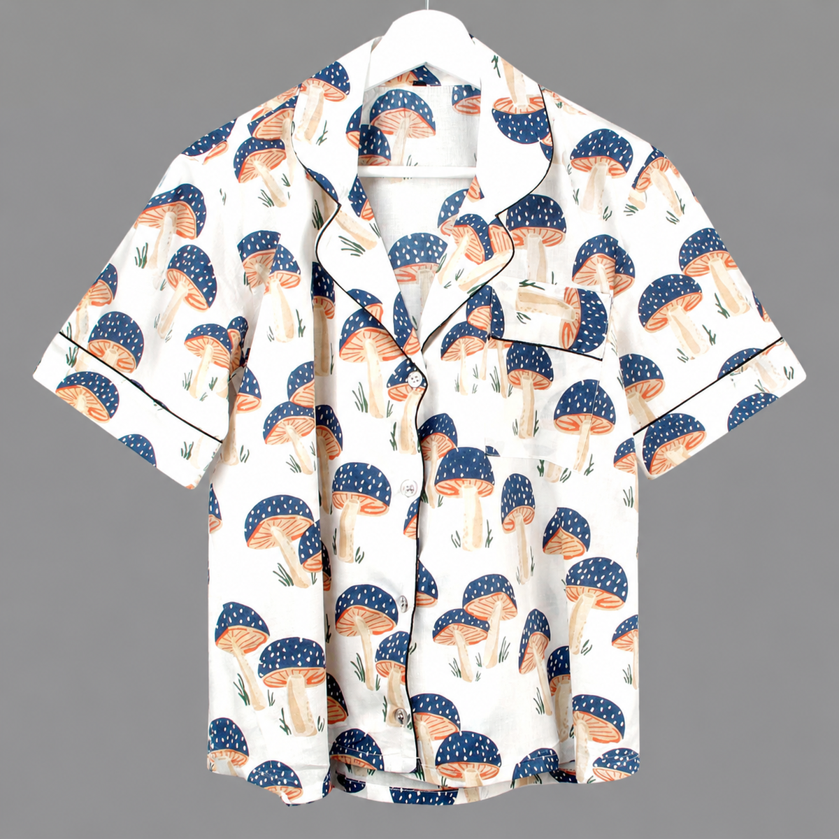 Langes bläulich-graues Pyjama-Set mit rosafarbenem Blumen-Blockdruck-Design